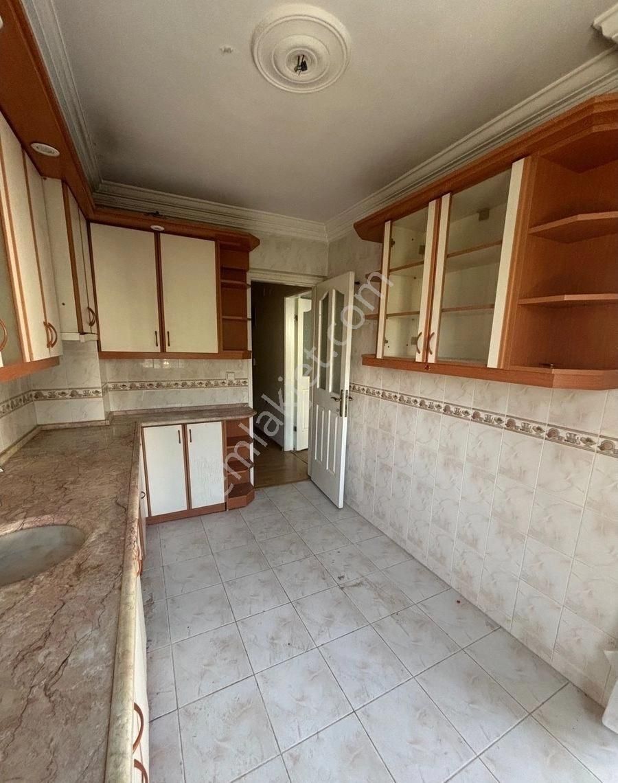 Balçovada Site İçinde Arakat Asansörlü Otoparklı 3+1 Satılık Daire - Görsel 3