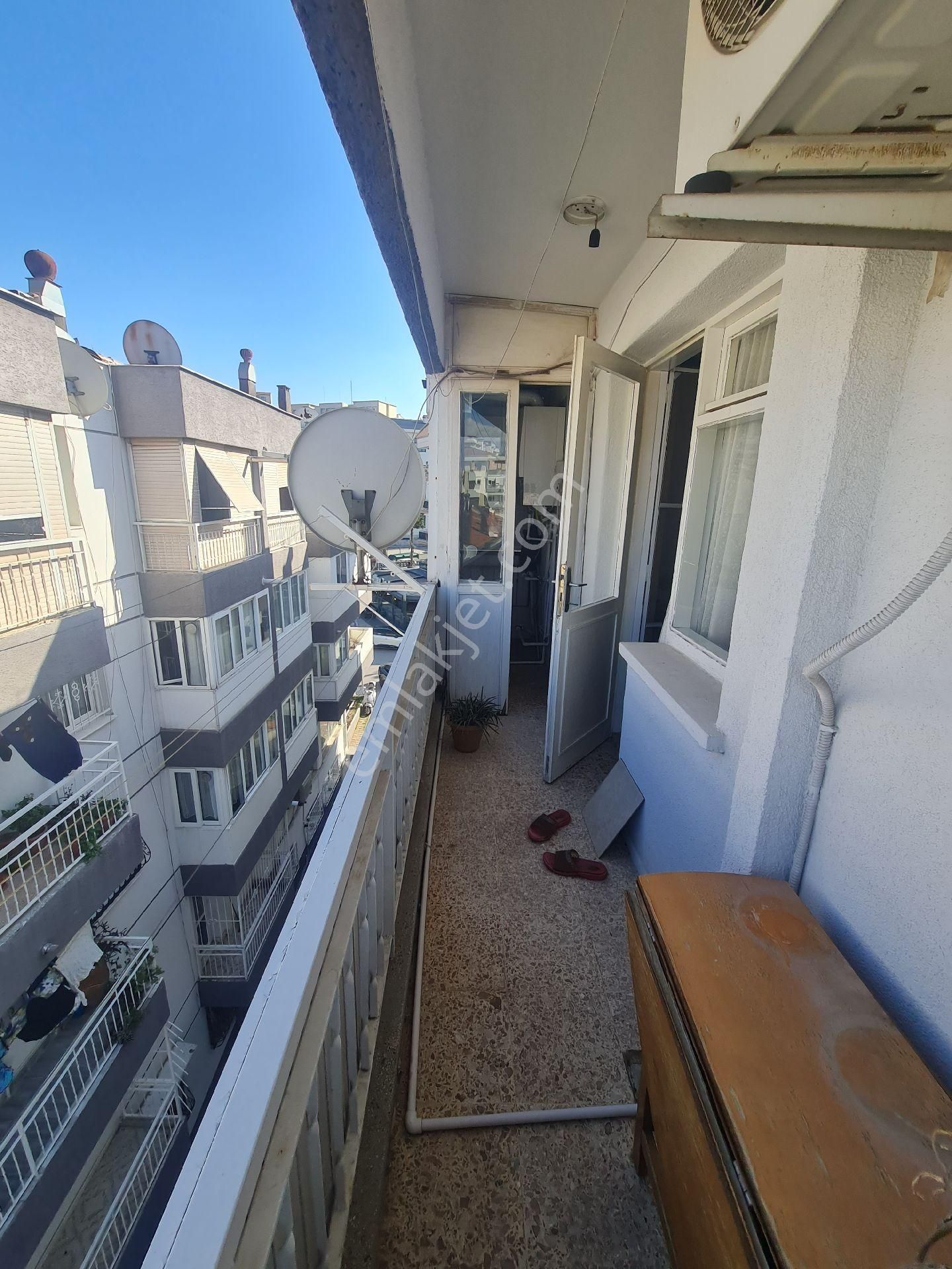 İzmir Karabağlar Araphasan Mahallesi 3+1 E - Görsel 23