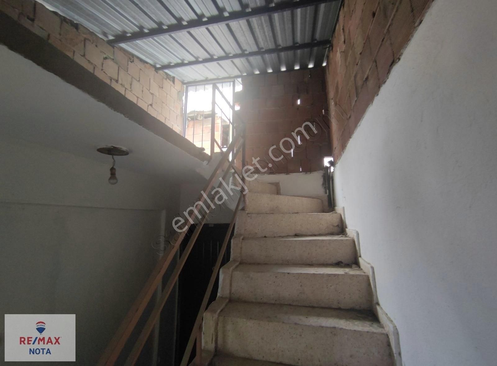 Karabağlar Sarıyer Mahallesi'nde 3kat İmarlı Bahçeli Mustakil Ev - Görsel 6