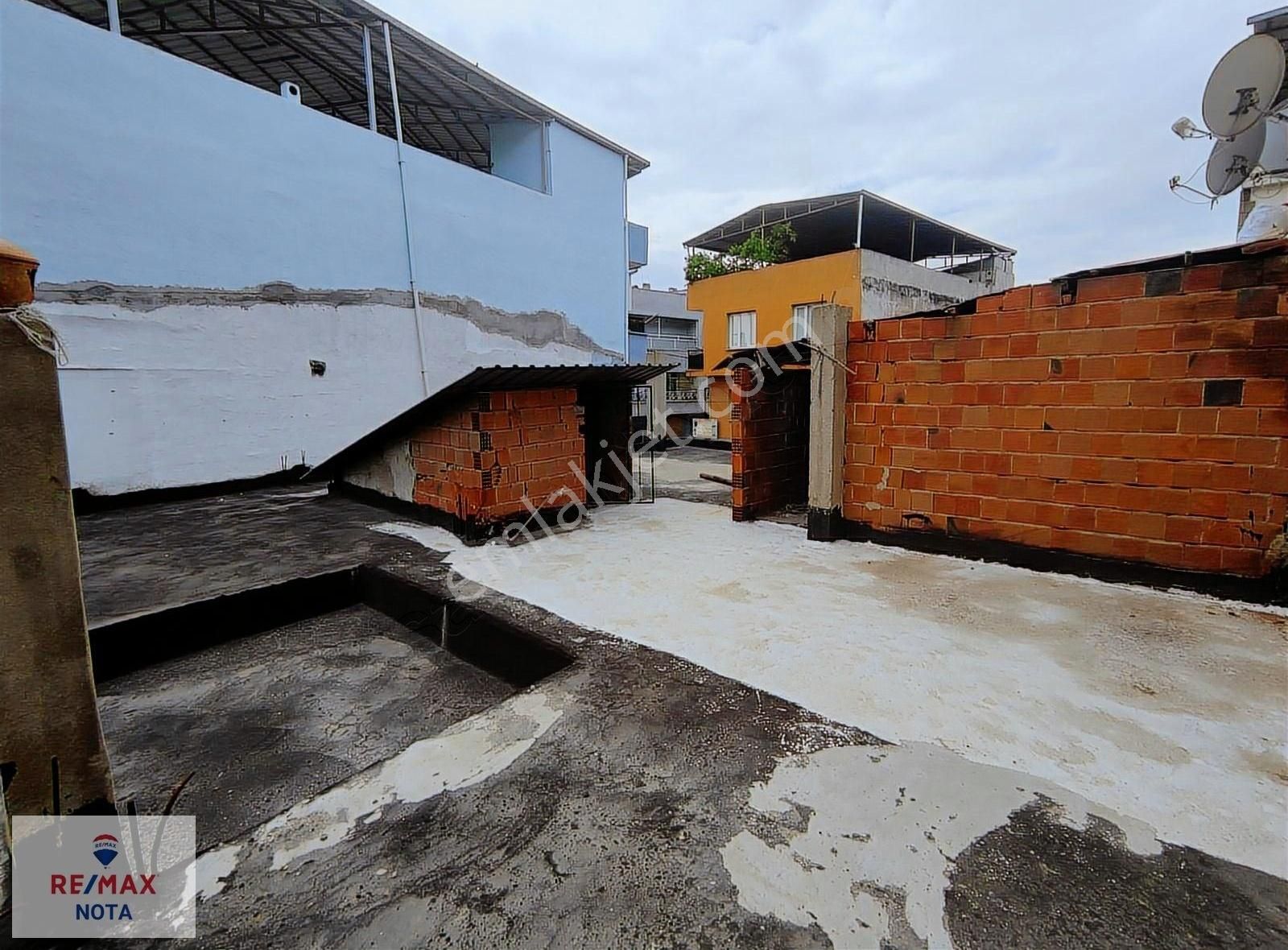 Karabağlar Sarıyer Mahallesi'nde 3kat İmarlı Bahçeli Mustakil Ev - Görsel 9