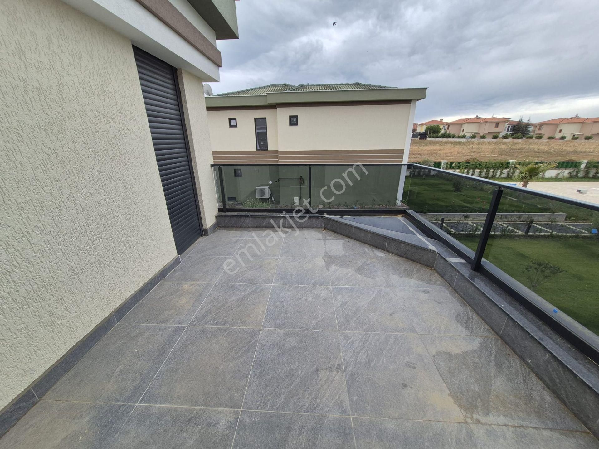 Delux'den Namık Kemal'de Havuz Manzaralı Lux 4+1 Villa - Görsel 25