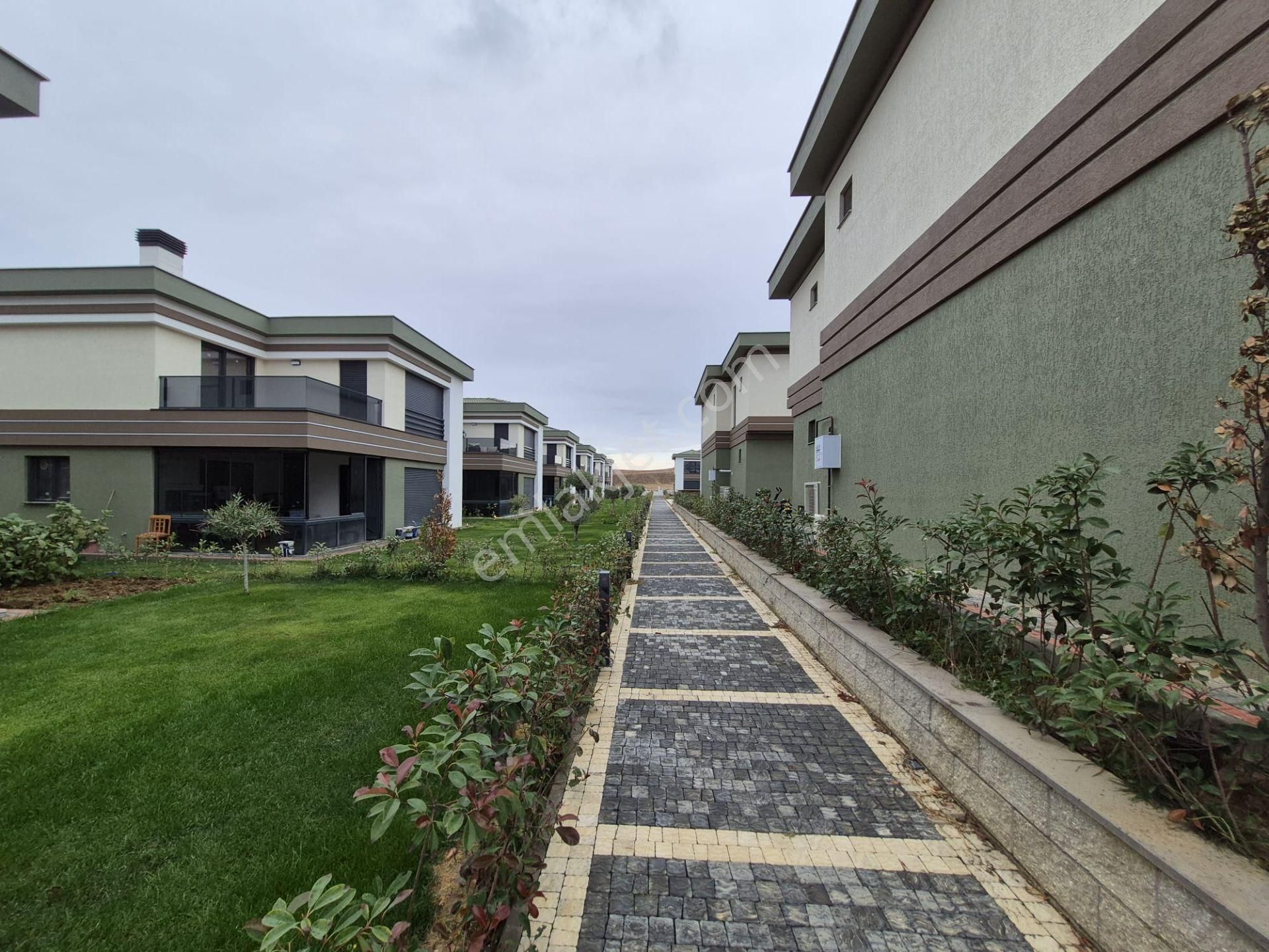 Delux'den Namık Kemal'de Havuz Manzaralı Lux 4+1 Villa - Görsel 31