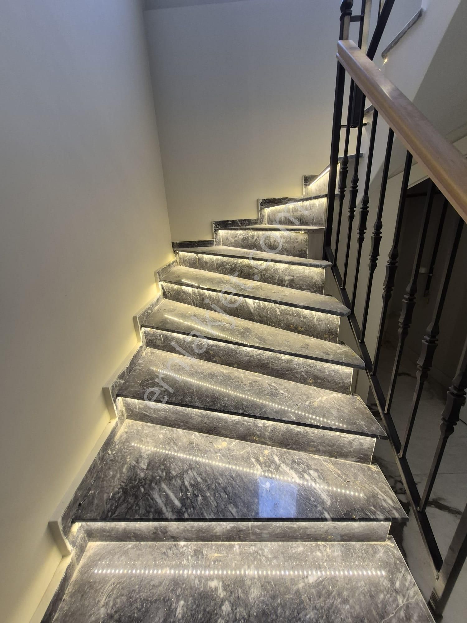 Delux'den Namık Kemal'de Havuz Manzaralı Lux 4+1 Villa - Görsel 16