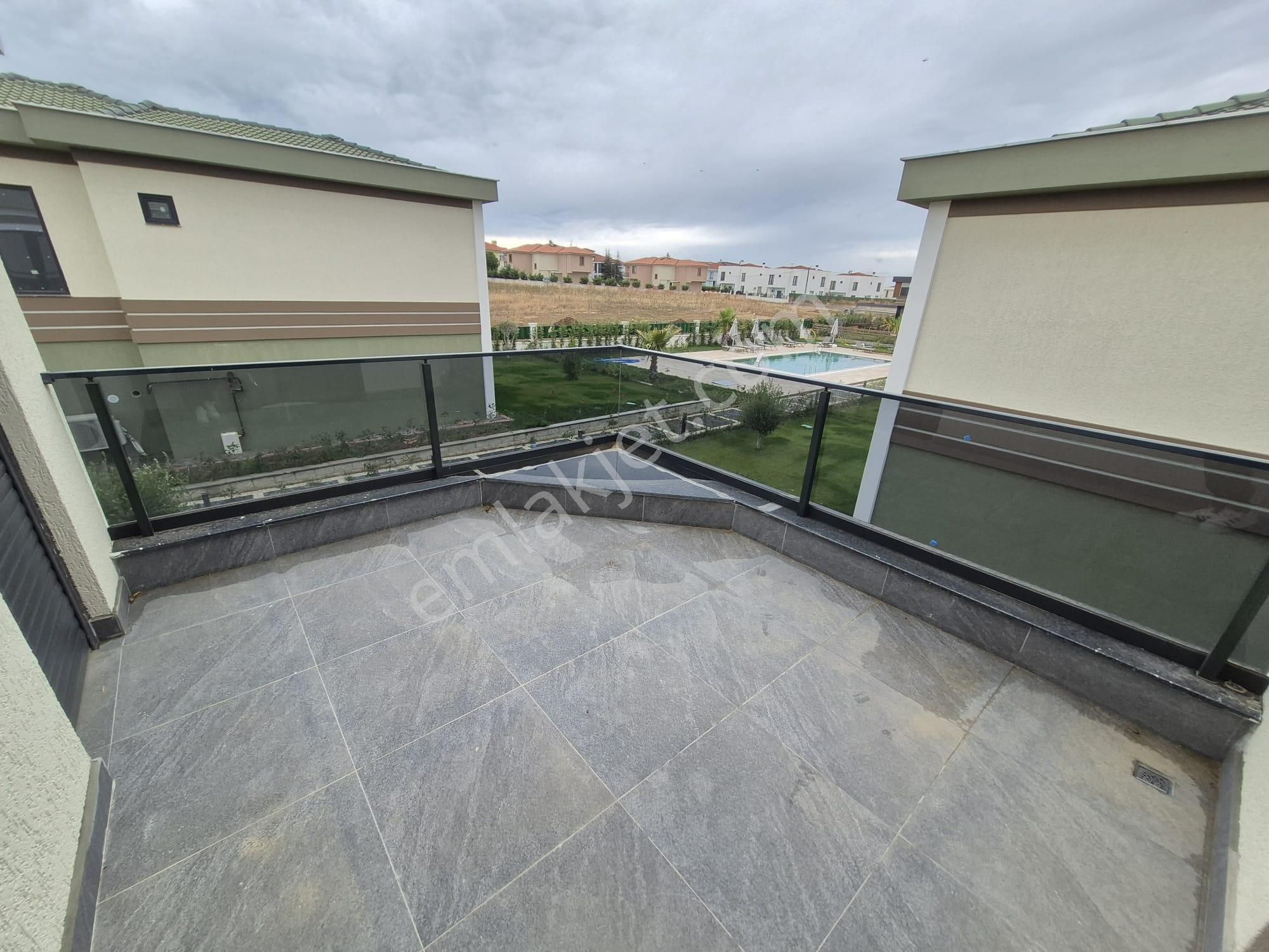 Delux'den Namık Kemal'de Havuz Manzaralı Lux 4+1 Villa - Görsel 24