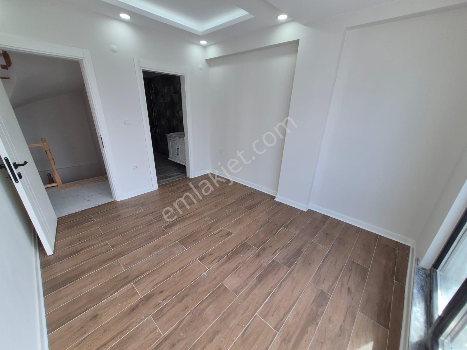 Delux'den Mükemmel Konumda Panoramik Deniz Manzaralı Trıplex - Görsel 24