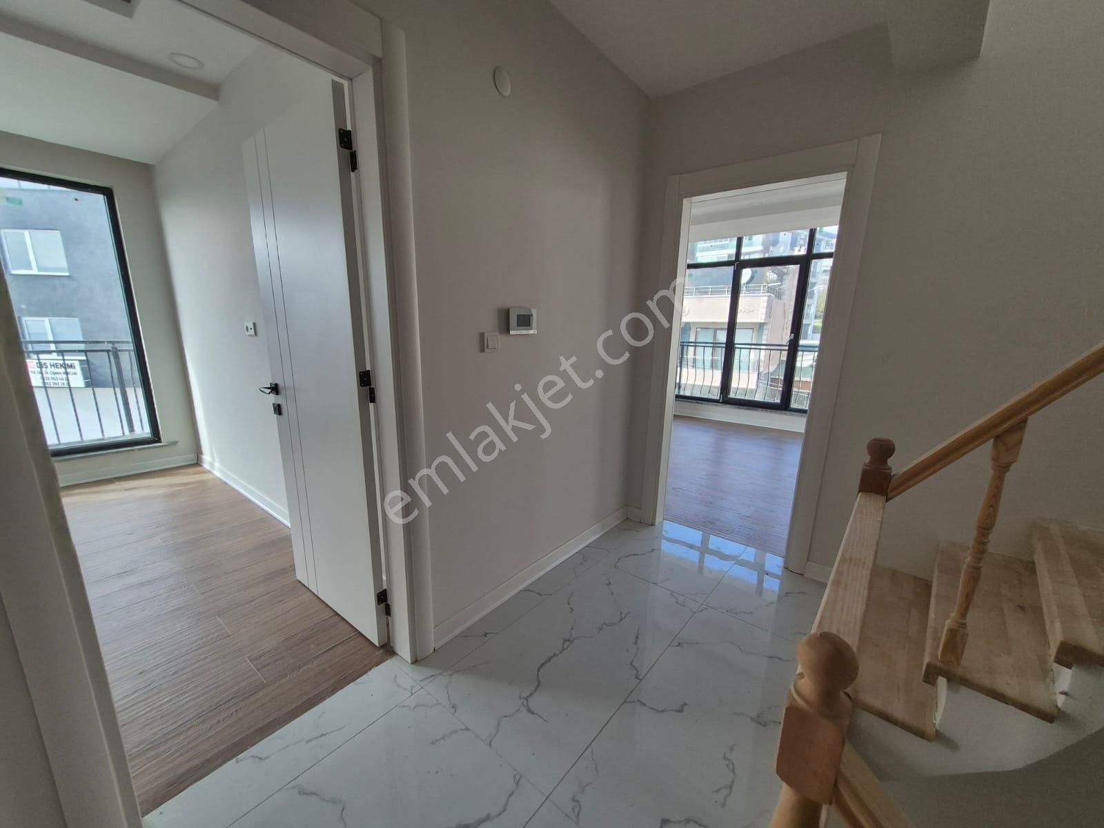 Delux'den Mükemmel Konumda Panoramik Deniz Manzaralı Trıplex - Görsel 18