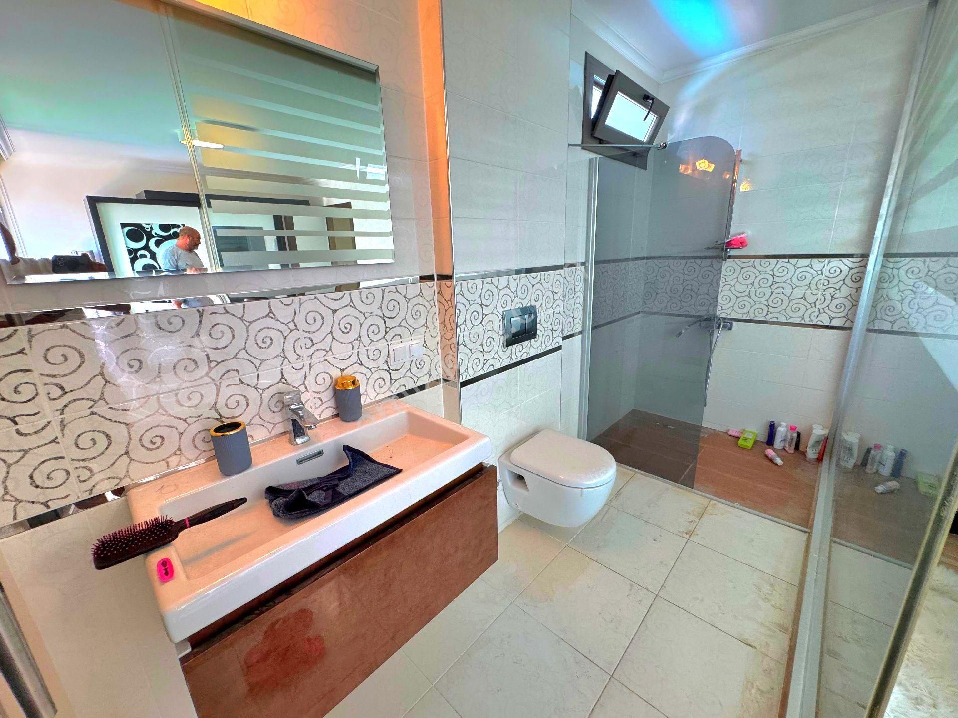 Kuşadasında Plaja Ve Avm'lere Yakın Havuzlu Sitede Ful Eşyalı Tek Müstakil Bahçeli Villa - Görsel 33