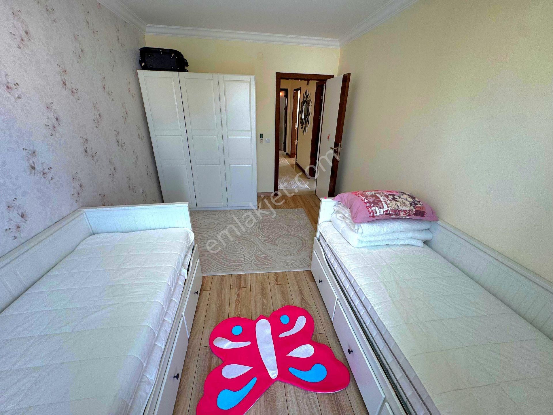 Kuşadasında Plaja Ve Avm'lere Yakın Havuzlu Sitede Ful Eşyalı Tek Müstakil Bahçeli Villa - Görsel 19