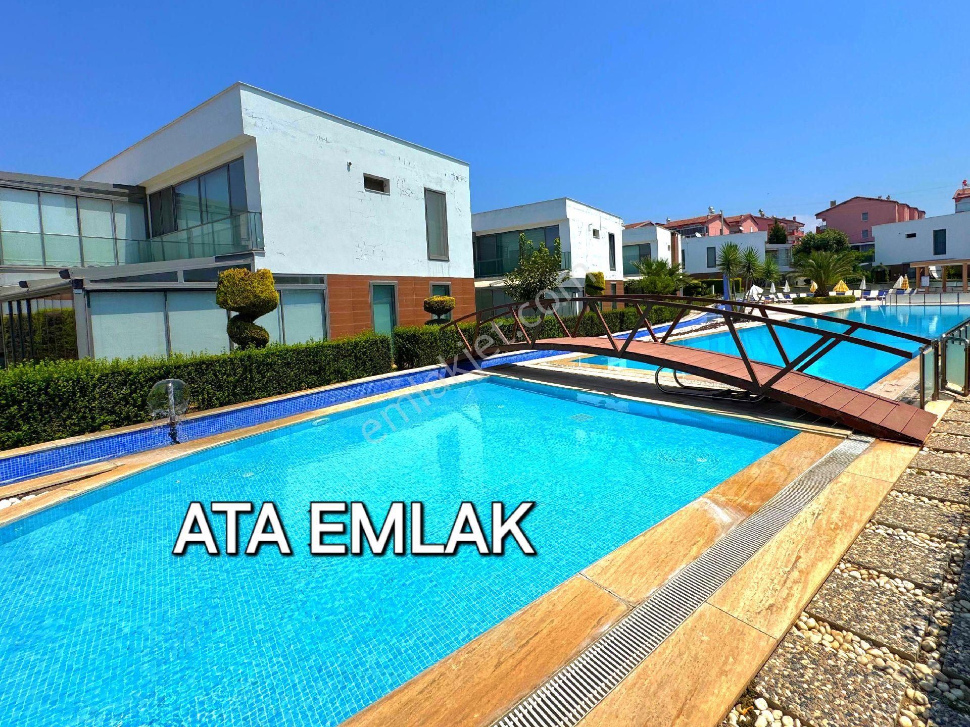 Kuşadasında Plaja Ve Avm'lere Yakın Havuzlu Sitede Ful Eşyalı Tek Müstakil Bahçeli Villa - Görsel 11