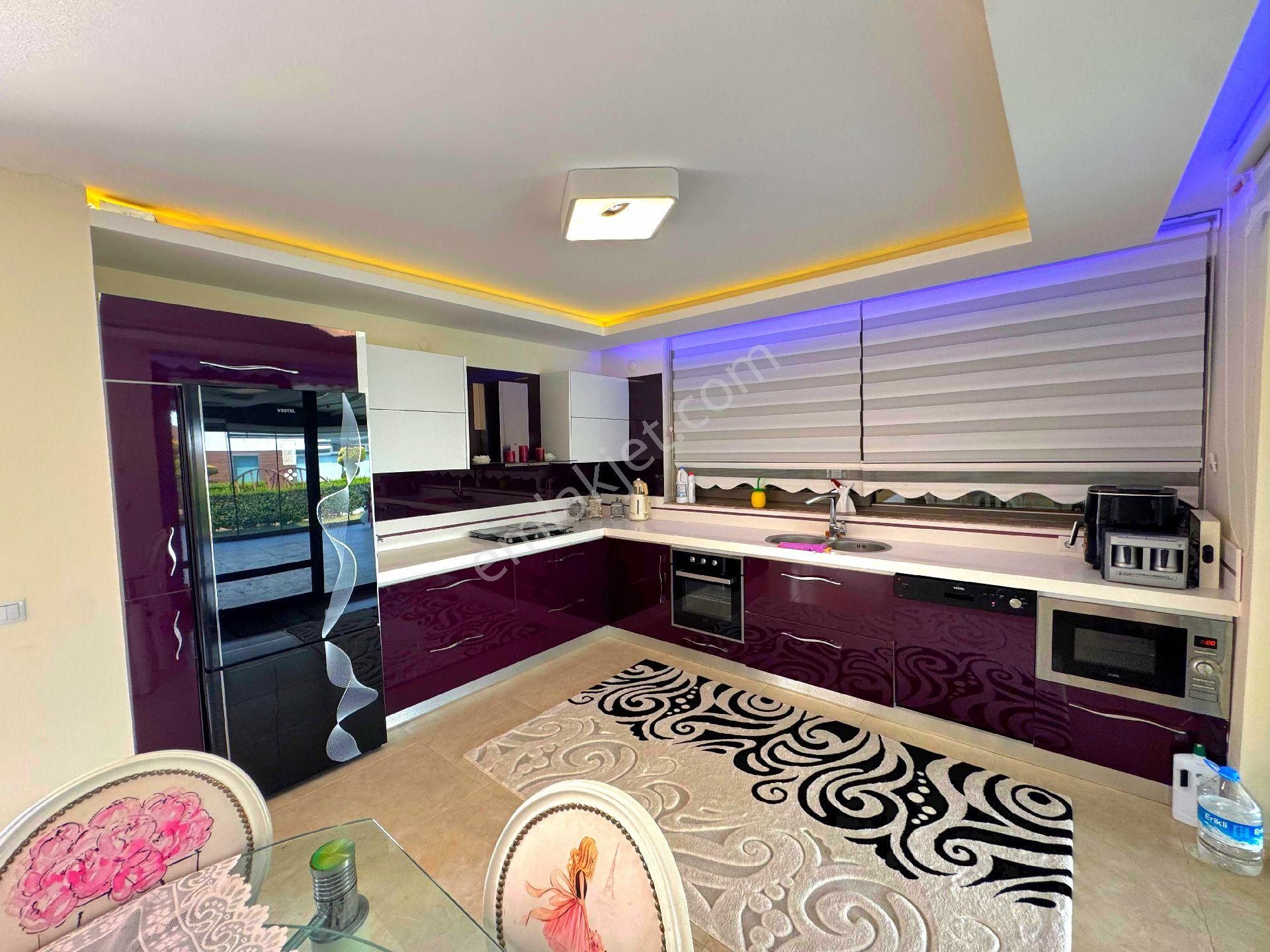 Kuşadasında Plaja Ve Avm'lere Yakın Havuzlu Sitede Ful Eşyalı Tek Müstakil Bahçeli Villa - Görsel 27