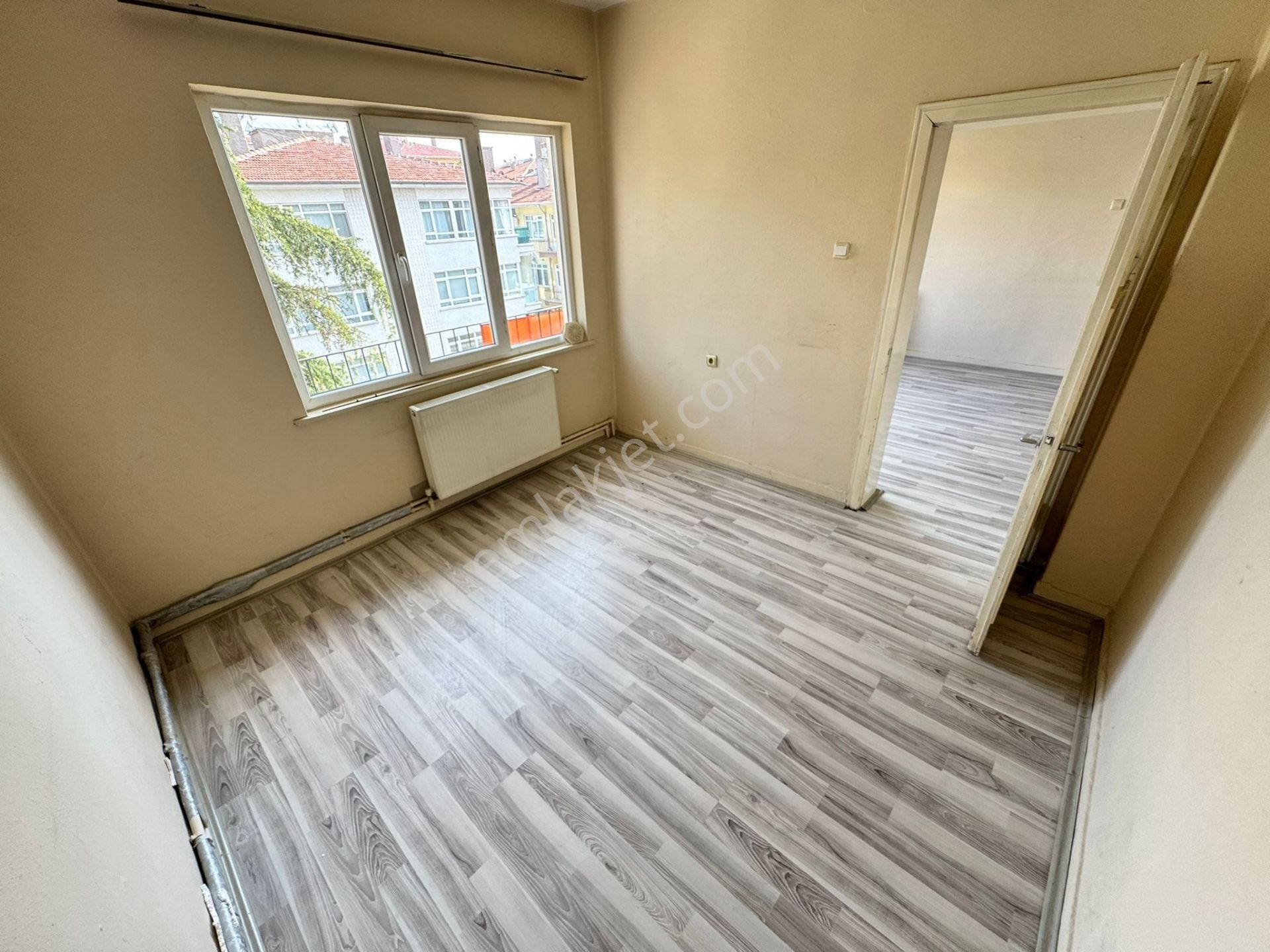 Gata Hastanesi Yakını Aşağı Eğlence'de 3+1 Katta Ön Cephe Daire - Görsel 11