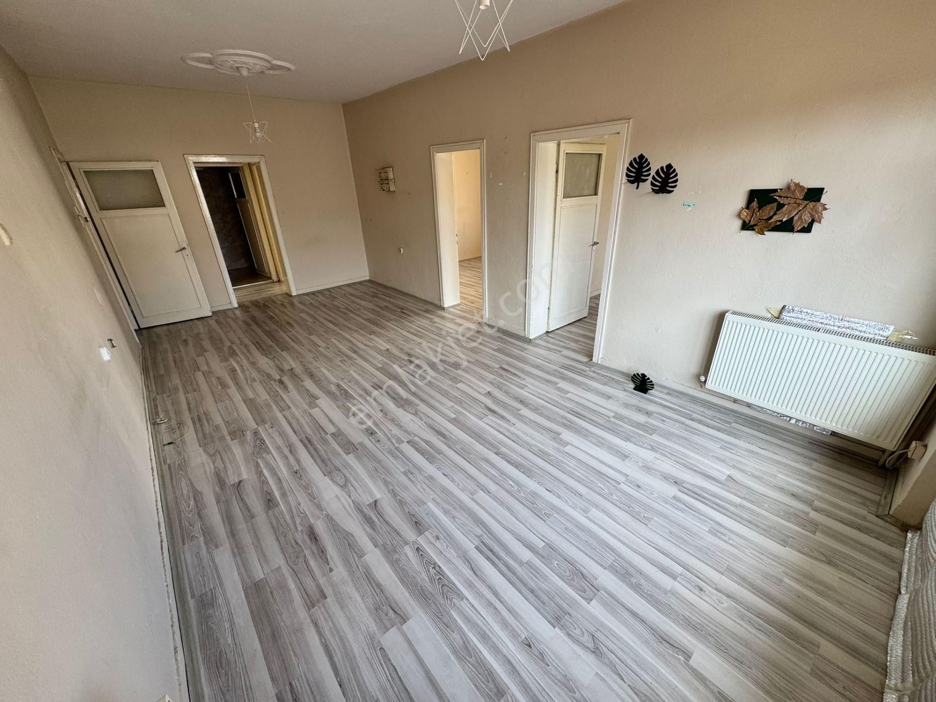 Gata Hastanesi Yakını Aşağı Eğlence'de 3+1 Katta Ön Cephe Daire - Görsel 7