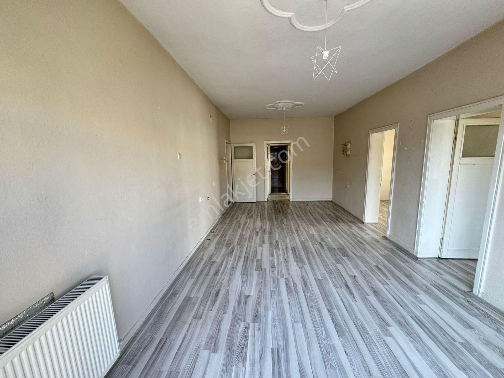 Gata Hastanesi Yakını Aşağı Eğlence'de 3+1 Katta Ön Cephe Daire - Görsel 6