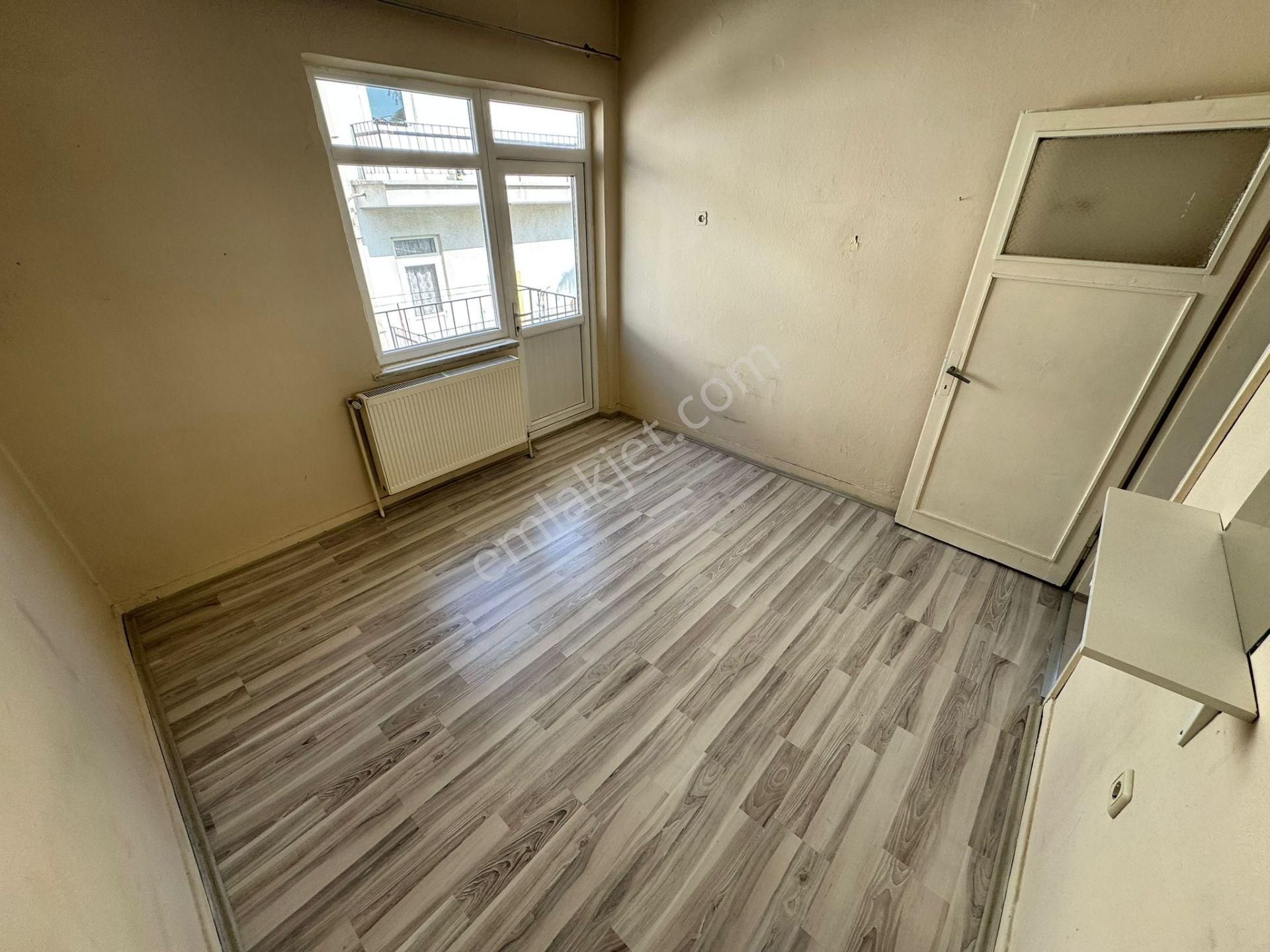 Gata Hastanesi Yakını Aşağı Eğlence'de 3+1 Katta Ön Cephe Daire - Görsel 13