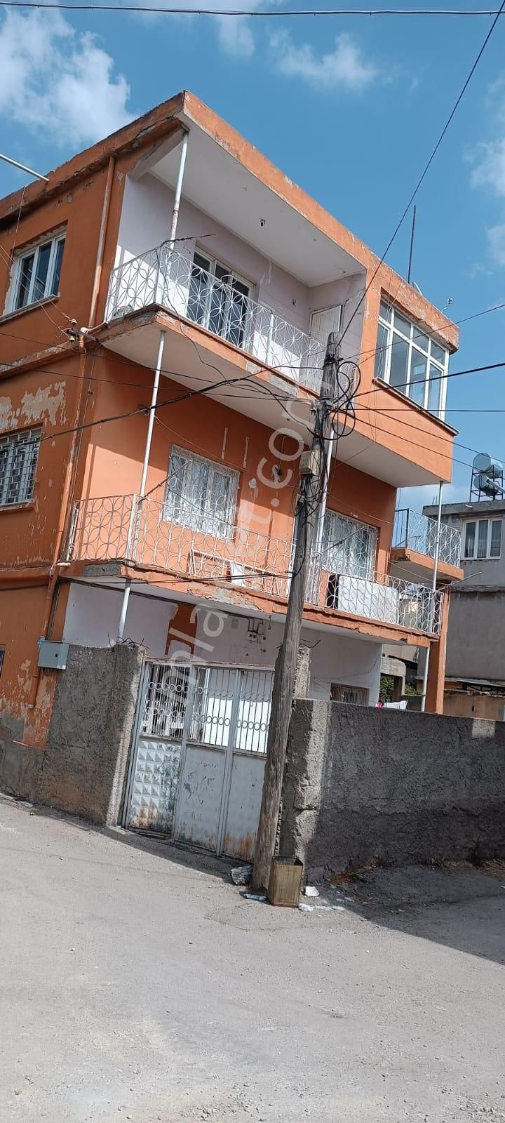 Fevzipaşa Mahallesi'nde Üç Katlı Binanın Üçünçü Katında 2+1 Dört Cepheli Müstakil Ev - Görsel 2