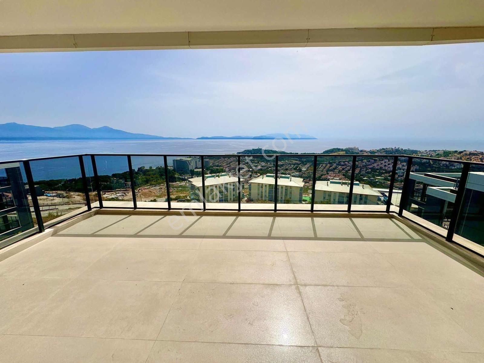 Kuşadası Değirmendere De Hazır Sıfır Satılık 3+1 Daireler