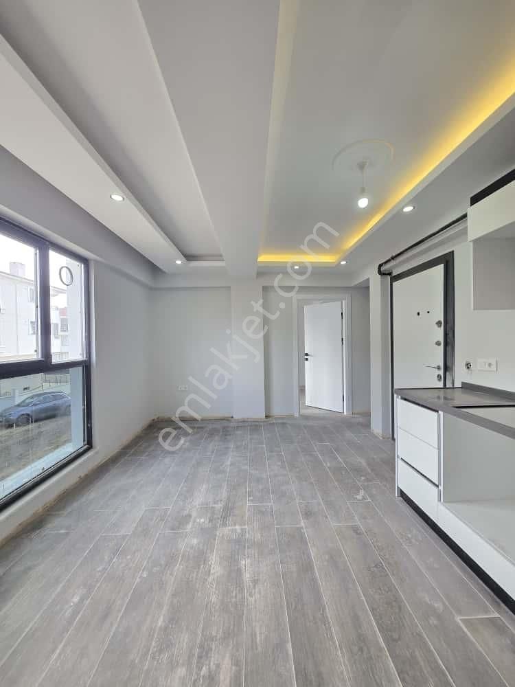 Valleyden Havuzlar Mahallesinde Geniş Balkonlu 1+1 Daire