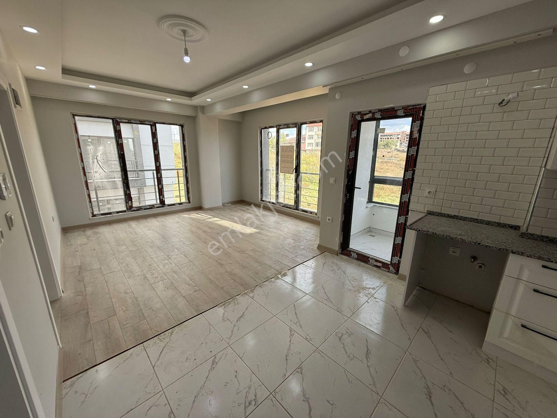 Delux'den Zafer Mh'de Site İçerisinde Geniş Satılık Lux 1+1 Daire