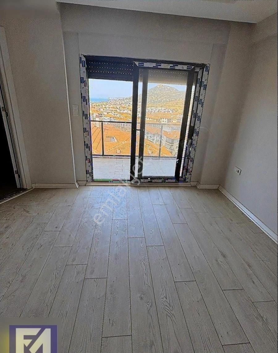 Yeni Foça Da Satılık Deniz Manzaralı Tripleks - Görsel 16