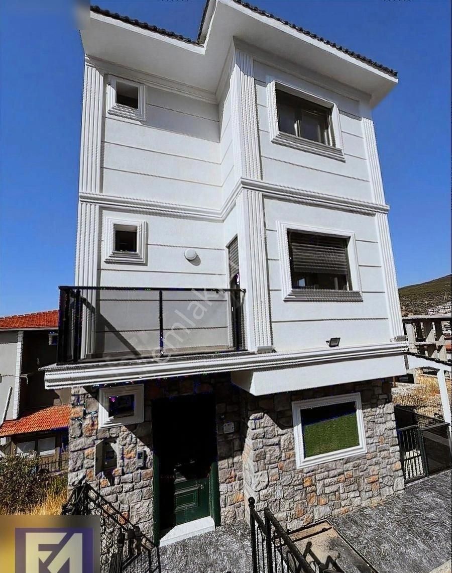 Yeni Foça Da Satılık Deniz Manzaralı Tripleks - Görsel 3