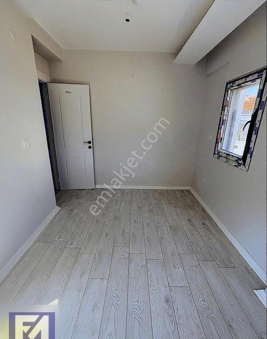 Yeni Foça Da Satılık Deniz Manzaralı Tripleks - Görsel 24