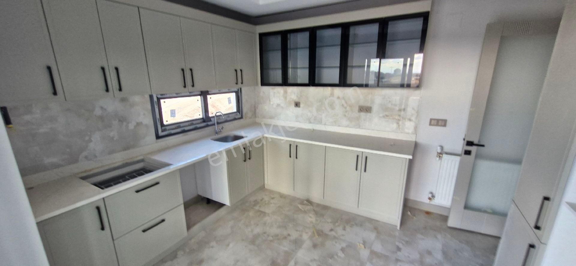 Adana Çukurova Kabasakal Da Site İçerisinde Satılık 3+1