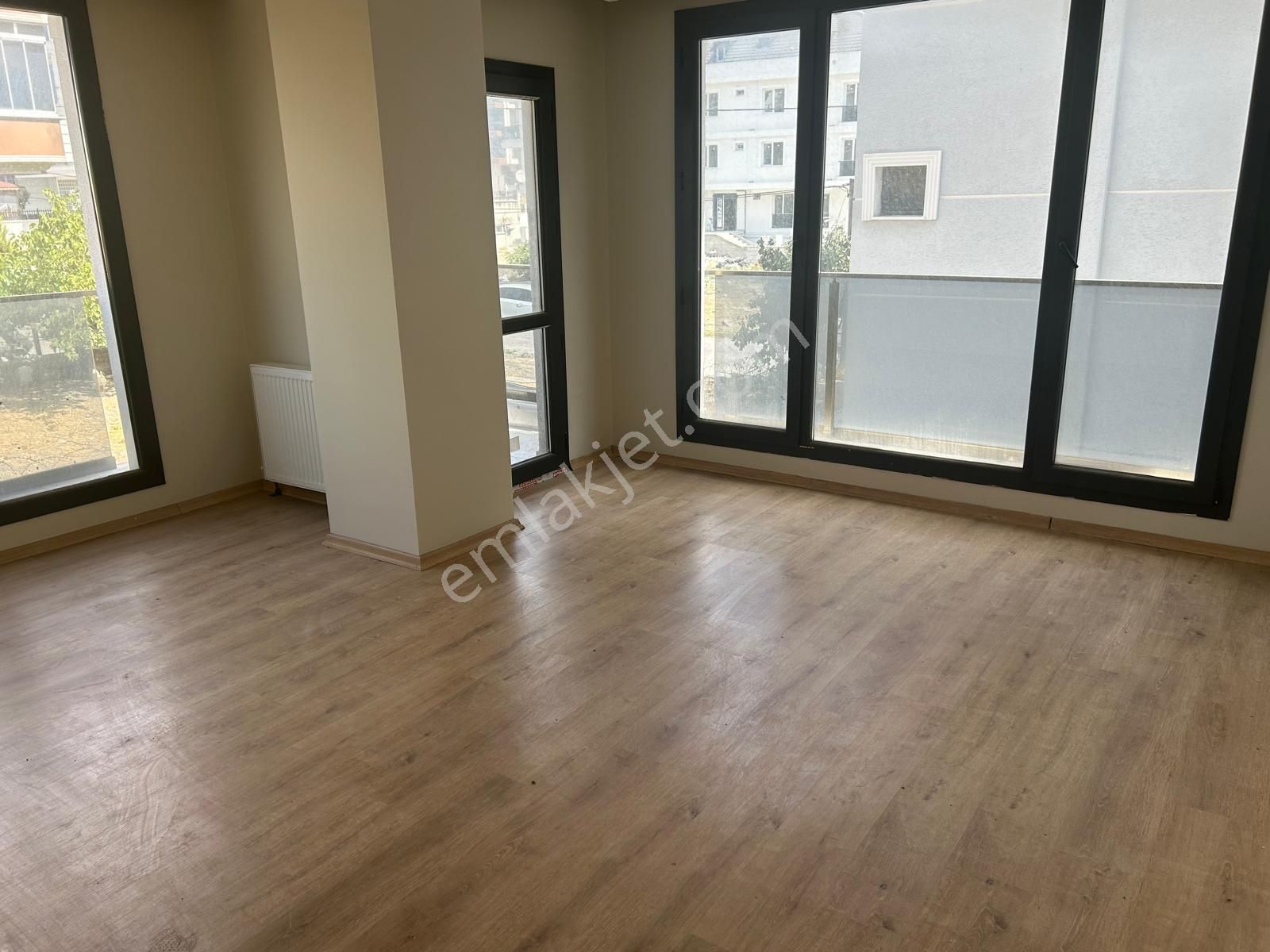 Kavaklı Kasrı Saadet Evleri Karşısında Satılık 4.500000 Tl Daire..