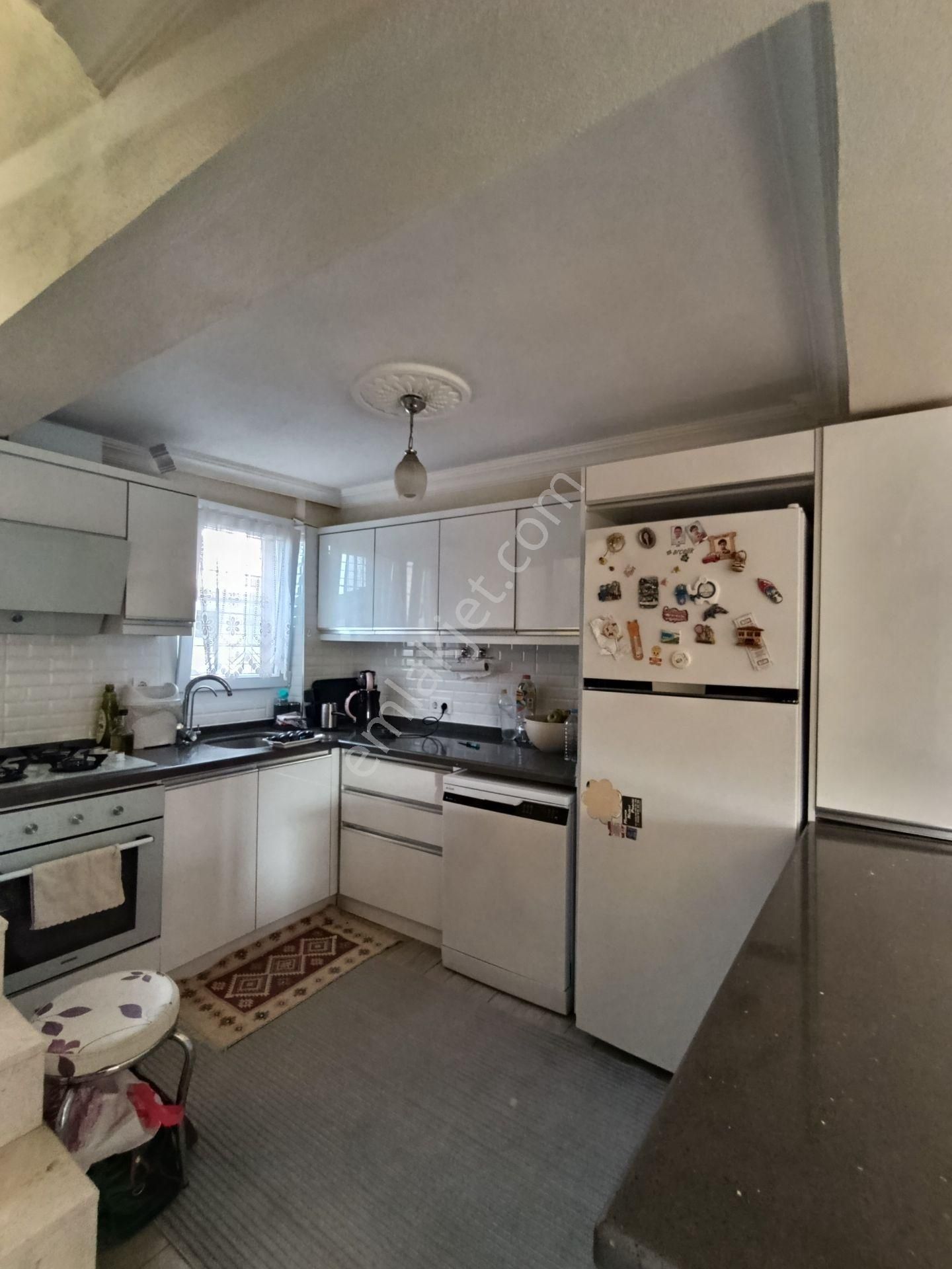 Dikili Salihleraltı'nda Deniz Manzaralı,hobi Başçeli Köşe Villa - Görsel 15