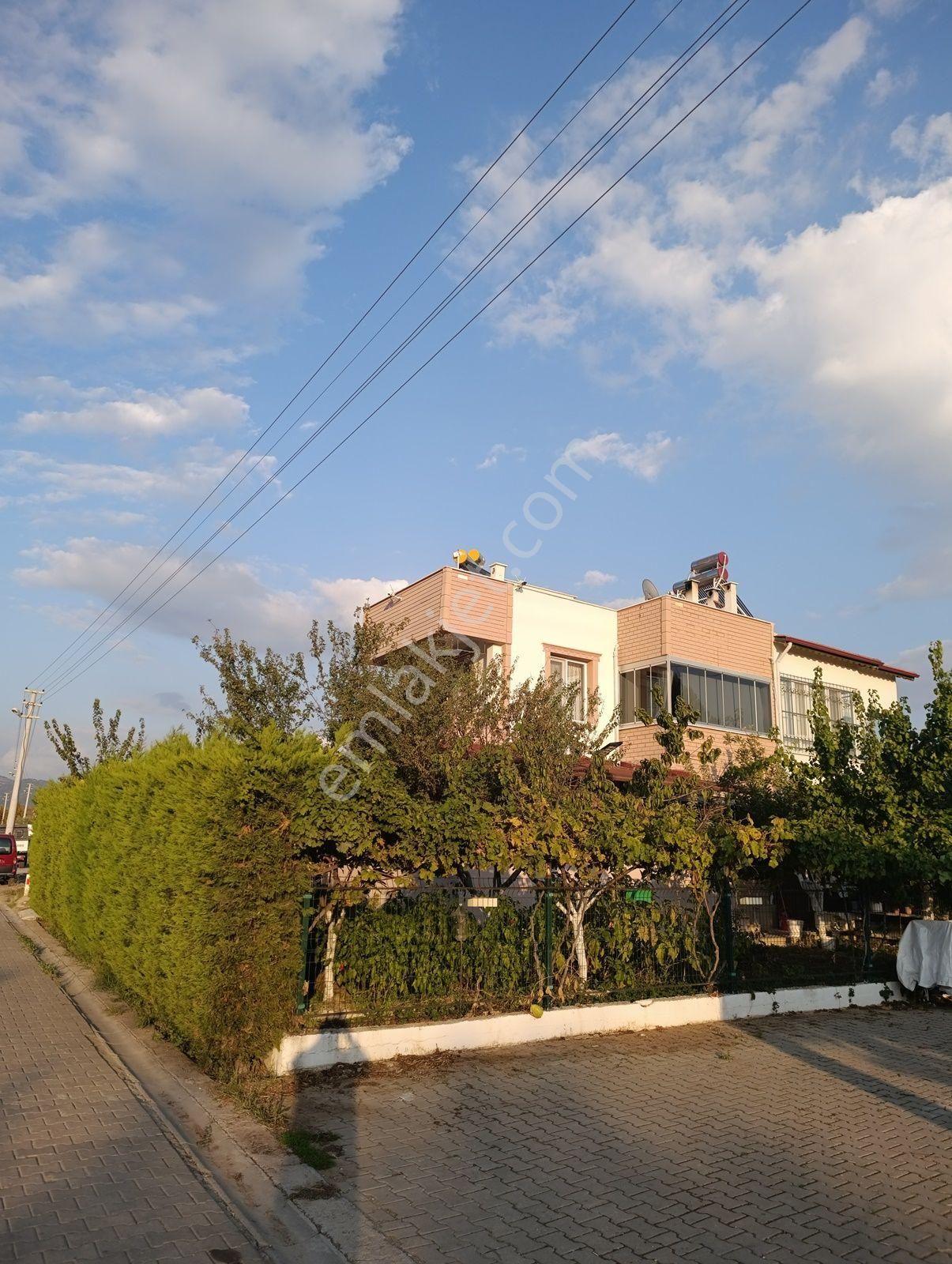 Dikili Salihleraltı'nda Deniz Manzaralı,hobi Başçeli Köşe Villa