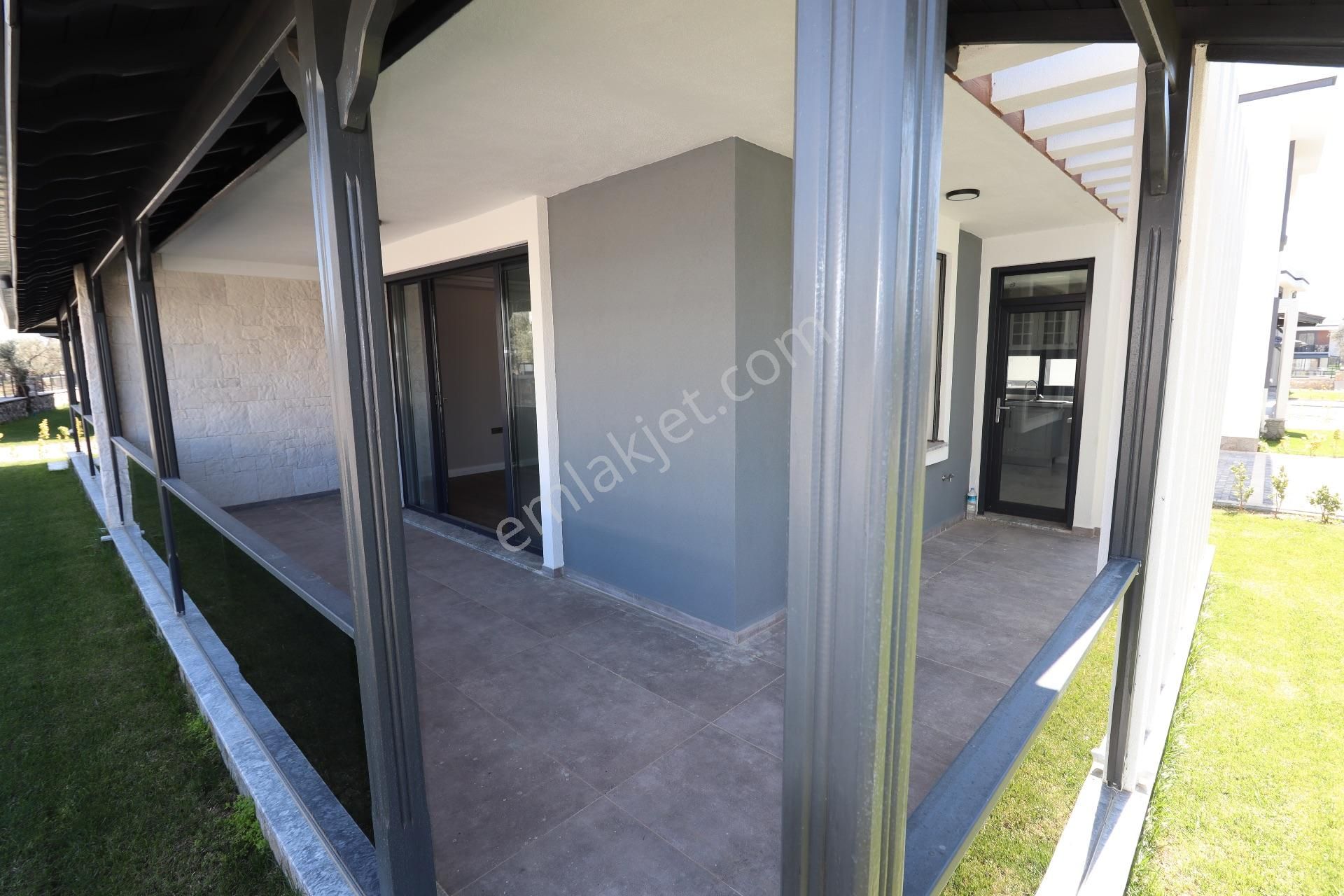Güre Sahil Tarafında Satılık Havuzlu Sitede 3+1 Villa - Görsel 17