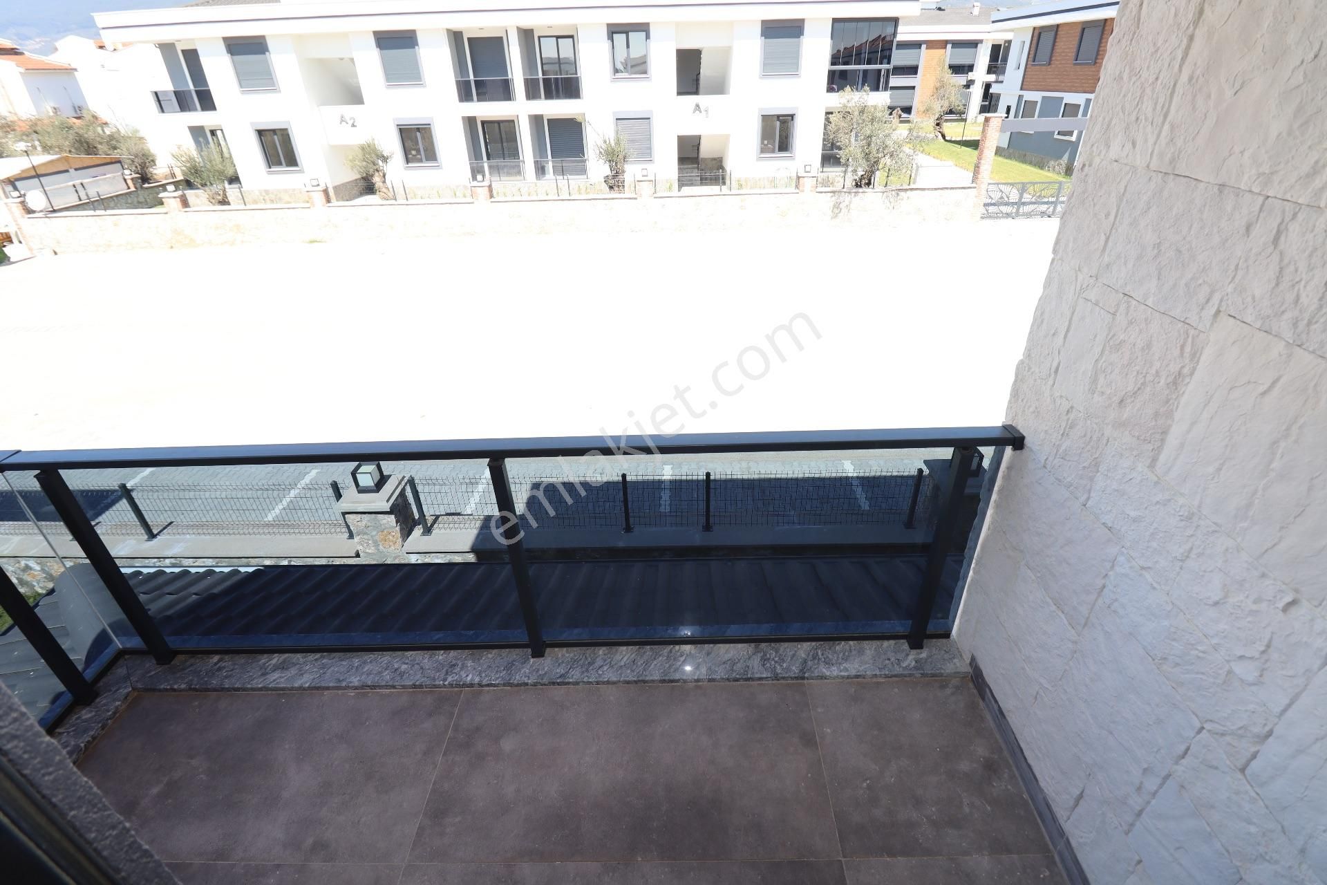 Güre Sahil Tarafında Satılık Havuzlu Sitede 3+1 Villa - Görsel 28
