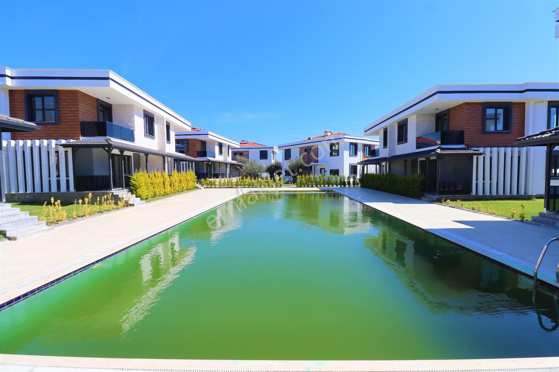 Altınoluk Deniz Tarafında Satılık Havuzlu Sitede Villa - Görsel 4