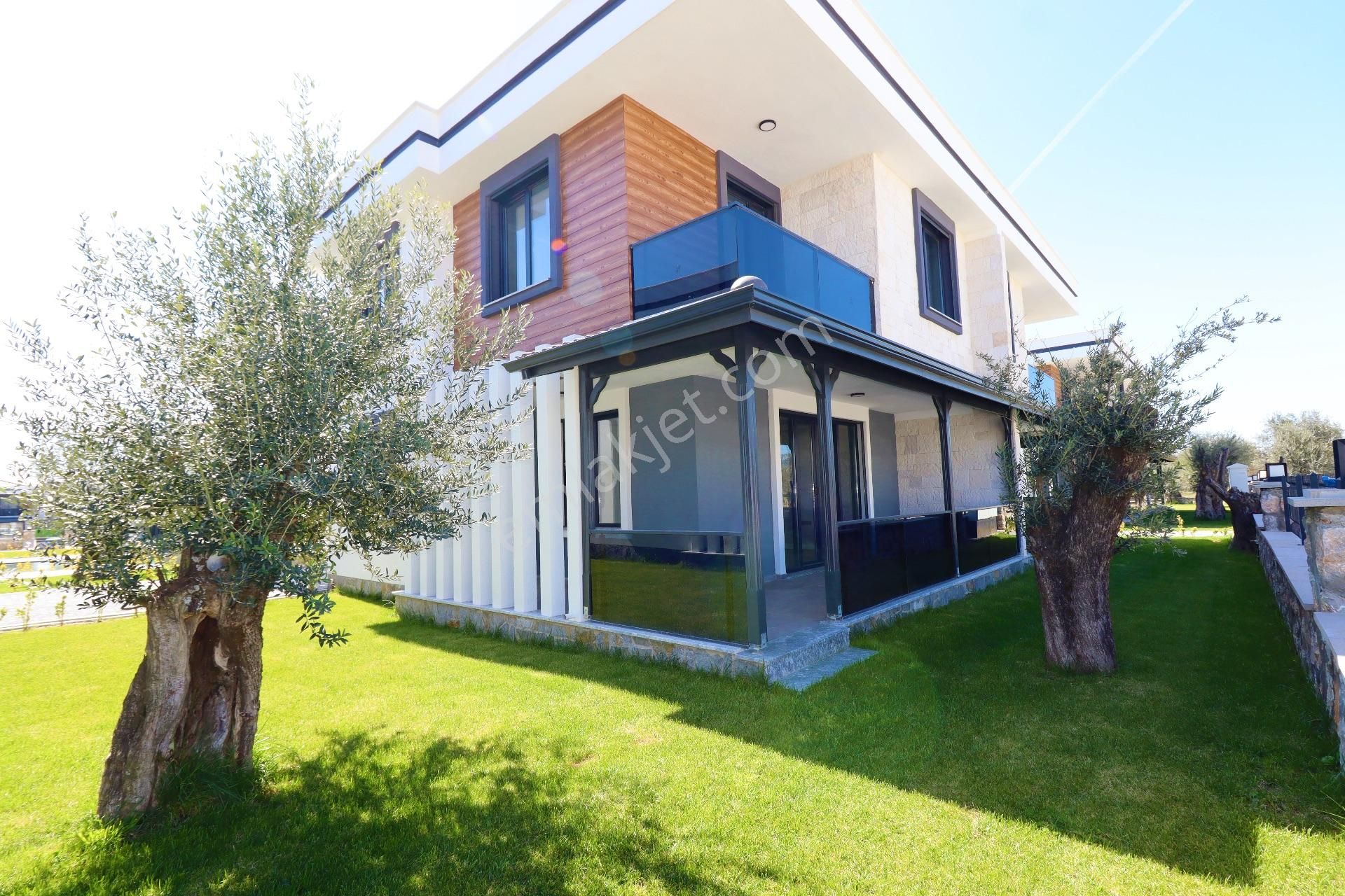 Altınoluk Deniz Tarafında Satılık Havuzlu Sitede Villa - Görsel 33