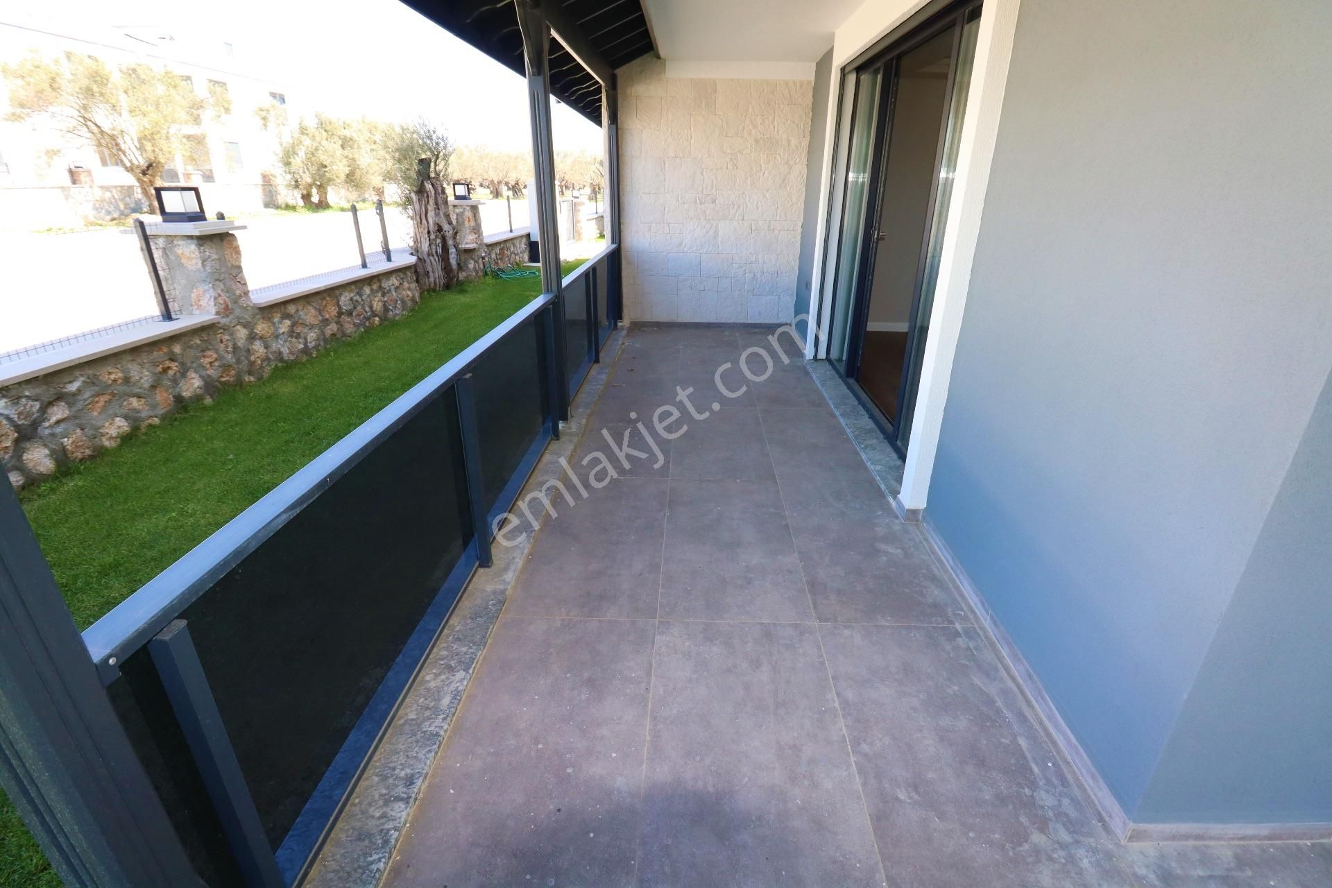 Altınoluk Deniz Tarafında Satılık Havuzlu Sitede Villa - Görsel 19