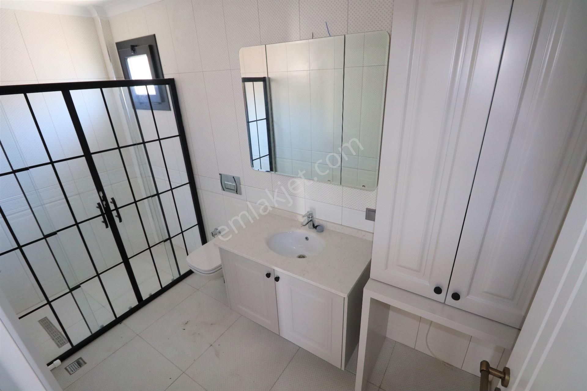 Altınoluk Deniz Tarafında Satılık Havuzlu Sitede Villa - Görsel 22