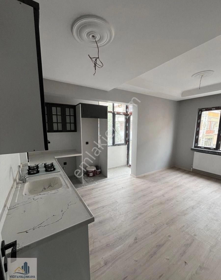 “ Yiğit & Yalçınkaya’dan “ Gazi Mahallesi Silahtar Caddesinde 2+1 Orta Kat Full Yenilenmiş Daire - Görsel 7