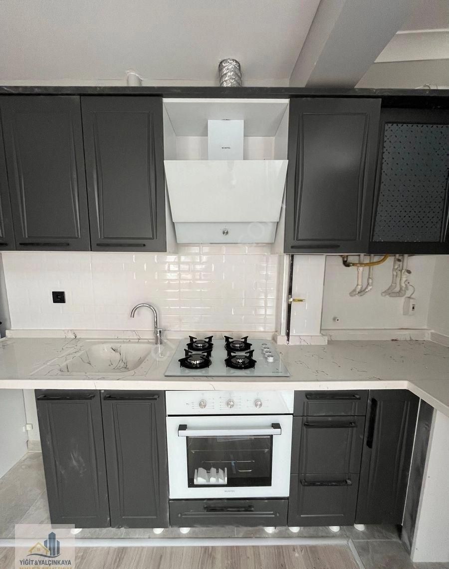 “ Yiğit & Yalçınkaya’dan “ Gazi Mahallesi Silahtar Caddesinde 2+1 Orta Kat Full Yenilenmiş Daire - Görsel 12