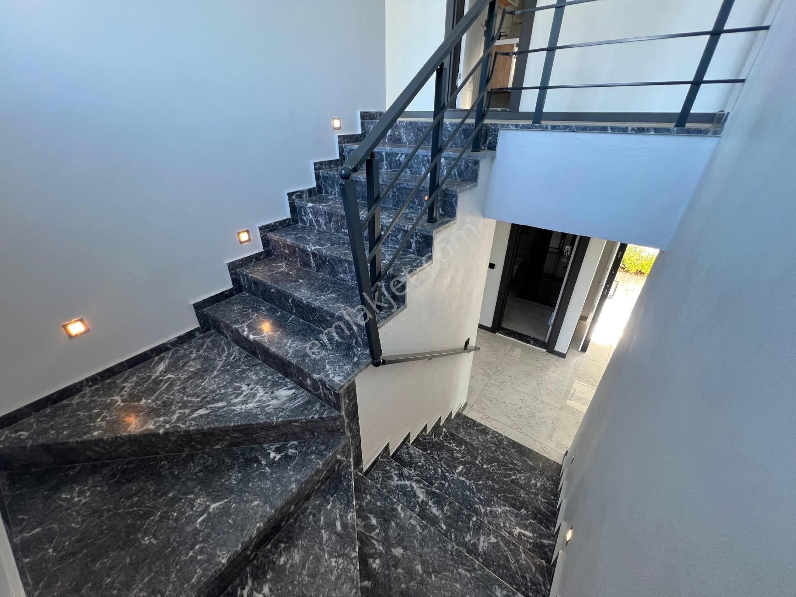 Karasu Aziziye Mah 313 M2 Arsa İçerisinde Tamamen Müstakil, Deniz Ve Göl Manzaralı 4+1 Satılık Villa - Görsel 32