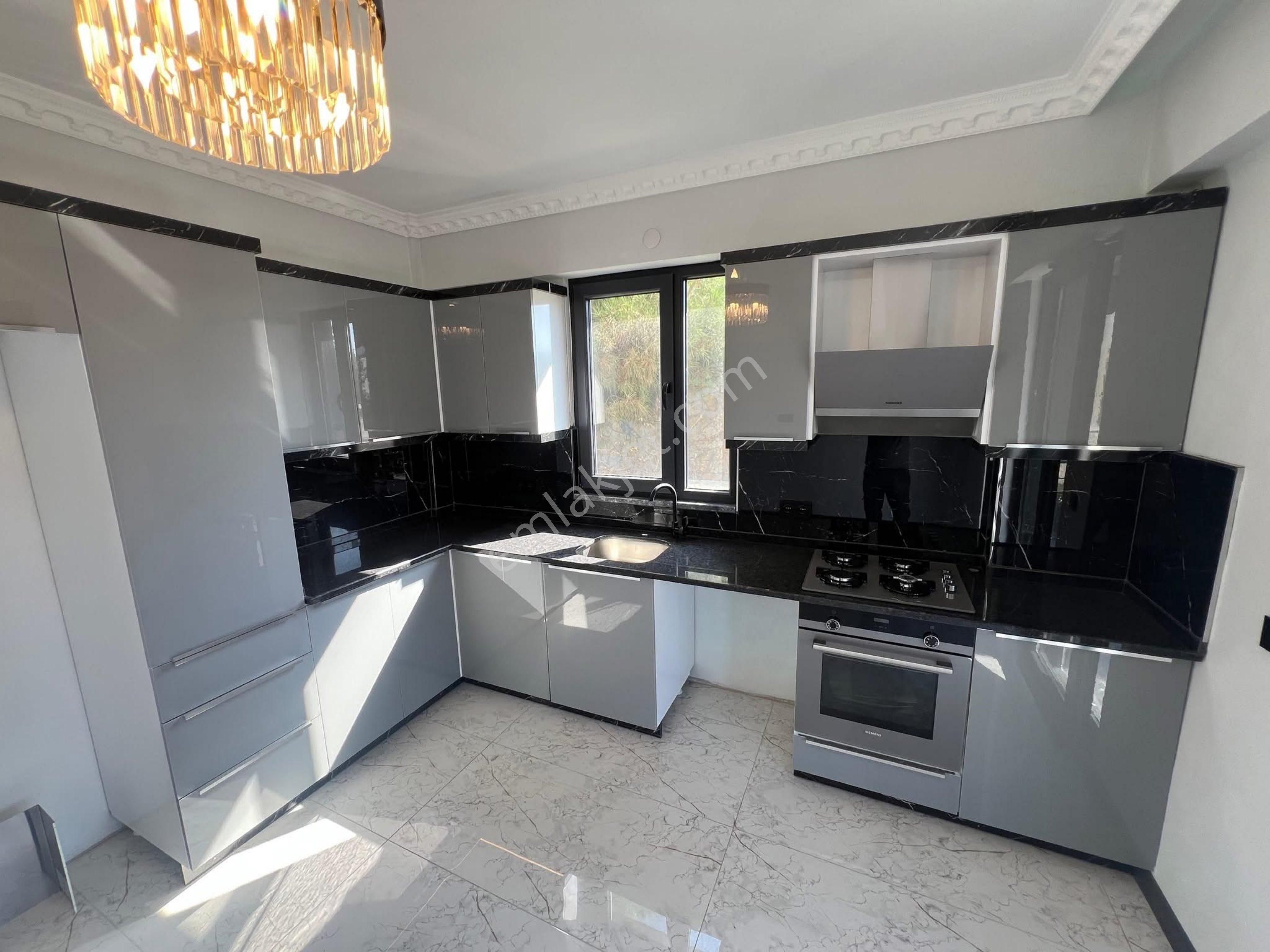 Karasu Aziziye Mah 313 M2 Arsa İçerisinde Tamamen Müstakil, Deniz Ve Göl Manzaralı 4+1 Satılık Villa - Görsel 15