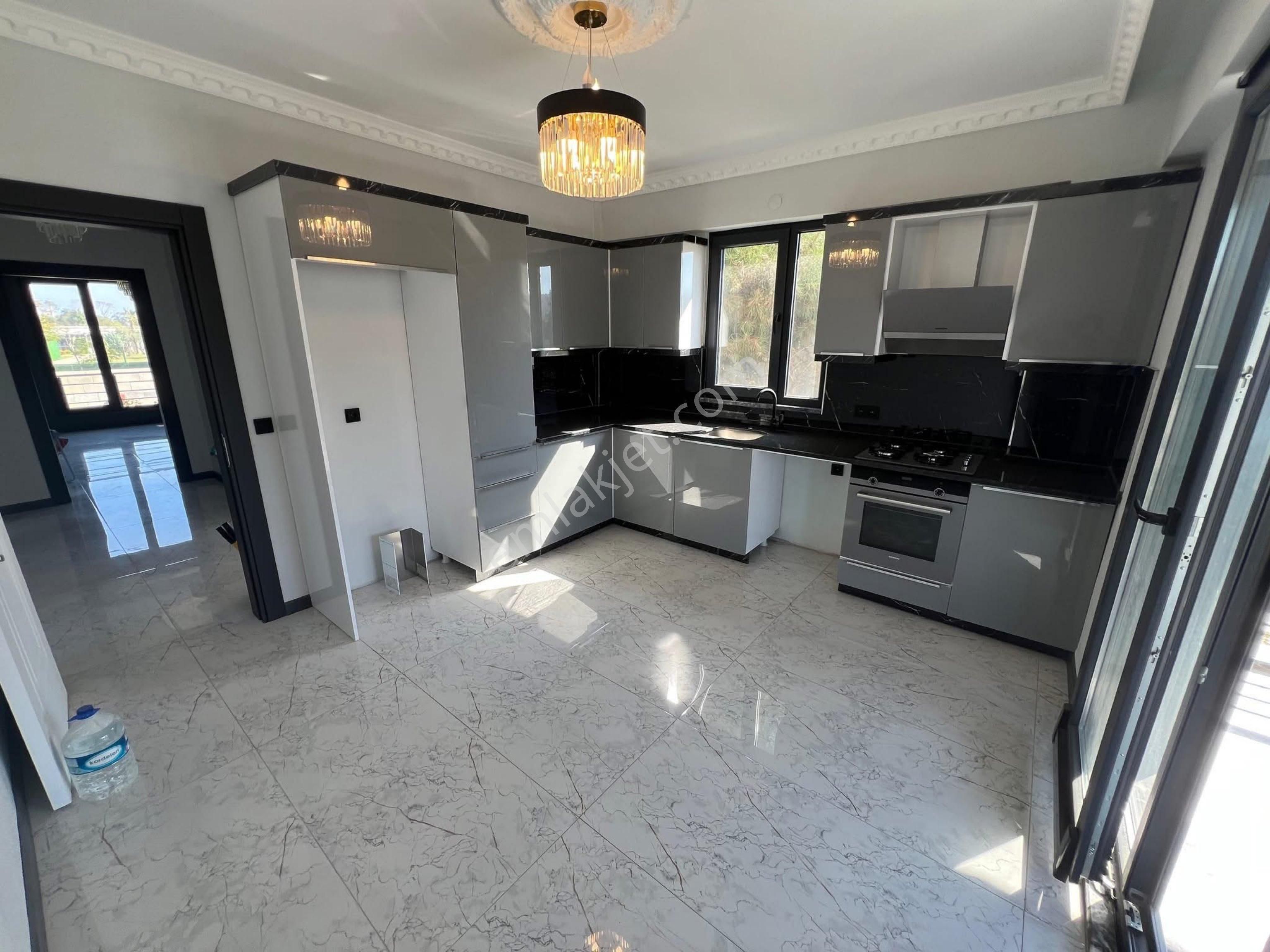 Karasu Aziziye Mah 313 M2 Arsa İçerisinde Tamamen Müstakil, Deniz Ve Göl Manzaralı 4+1 Satılık Villa - Görsel 13