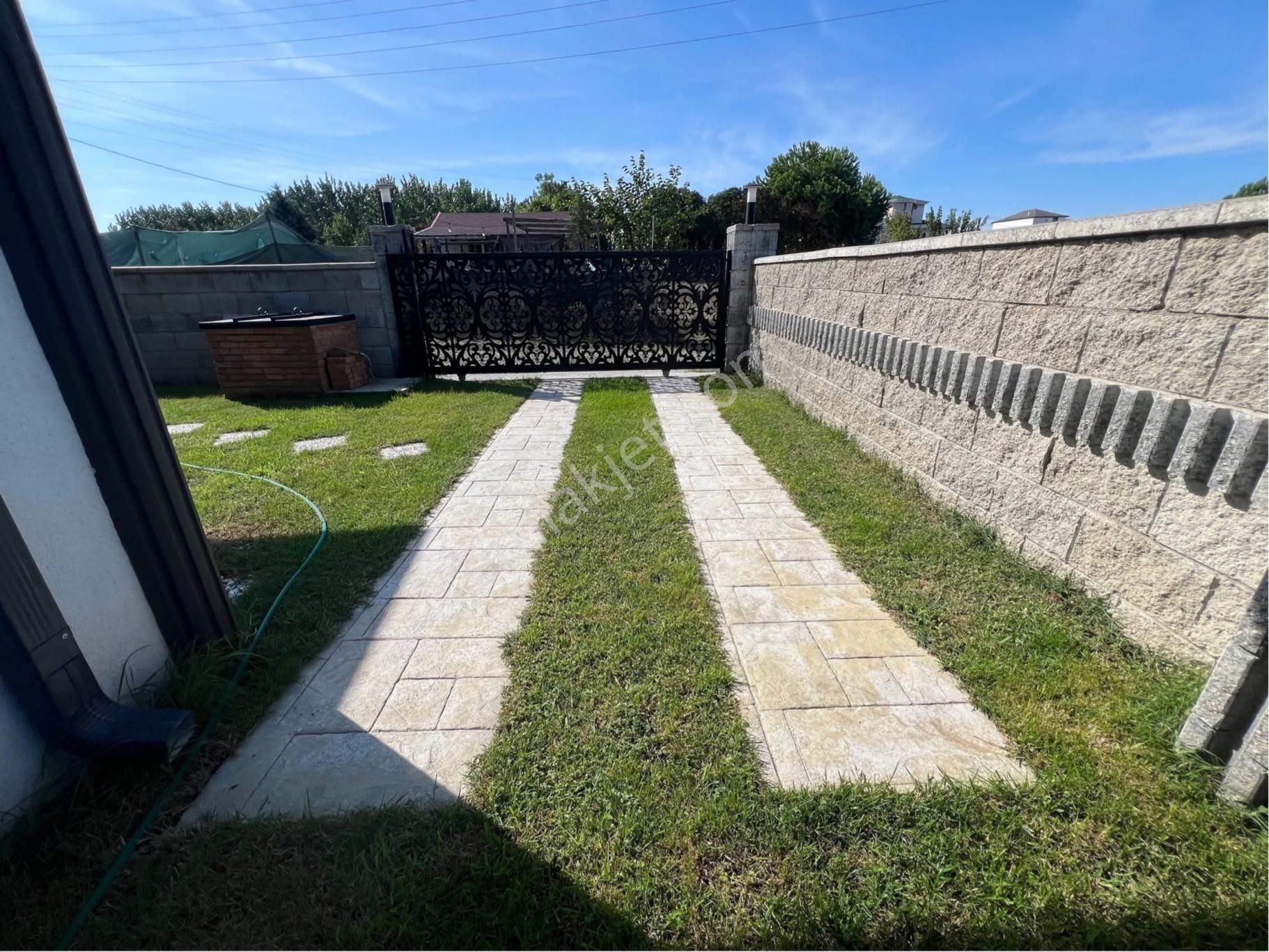 Karasu Aziziye Mah 313 M2 Arsa İçerisinde Tamamen Müstakil, Deniz Ve Göl Manzaralı 4+1 Satılık Villa - Görsel 34