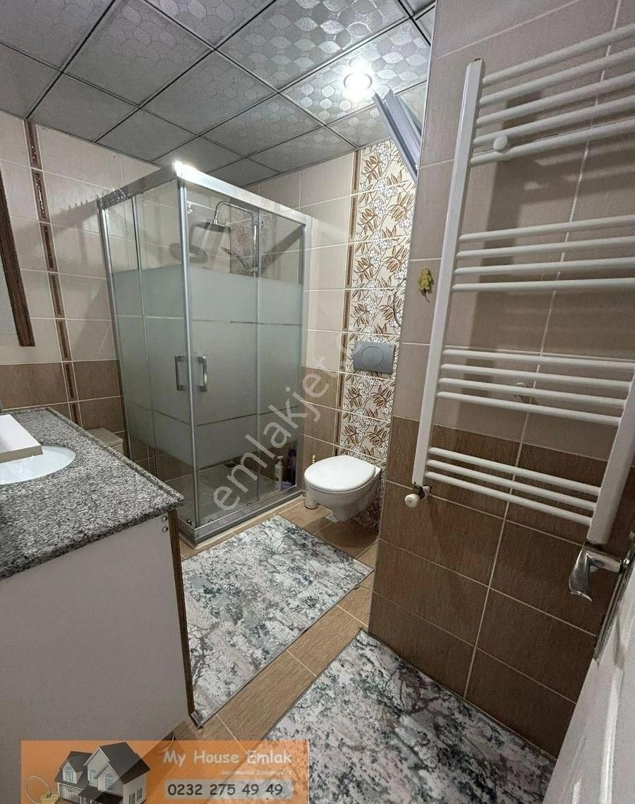 İzmir Yeşilyurt'da Satılık 3+1 Geniş Ferah Daire