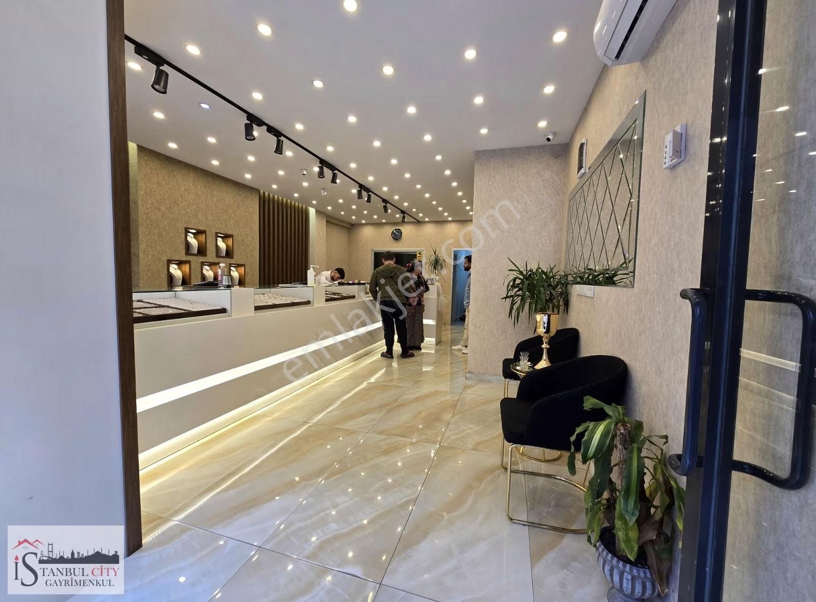 Esenyurtta Caddeüzeri Satılık 2 Katlı 250m2 Dükkan - Görsel 4