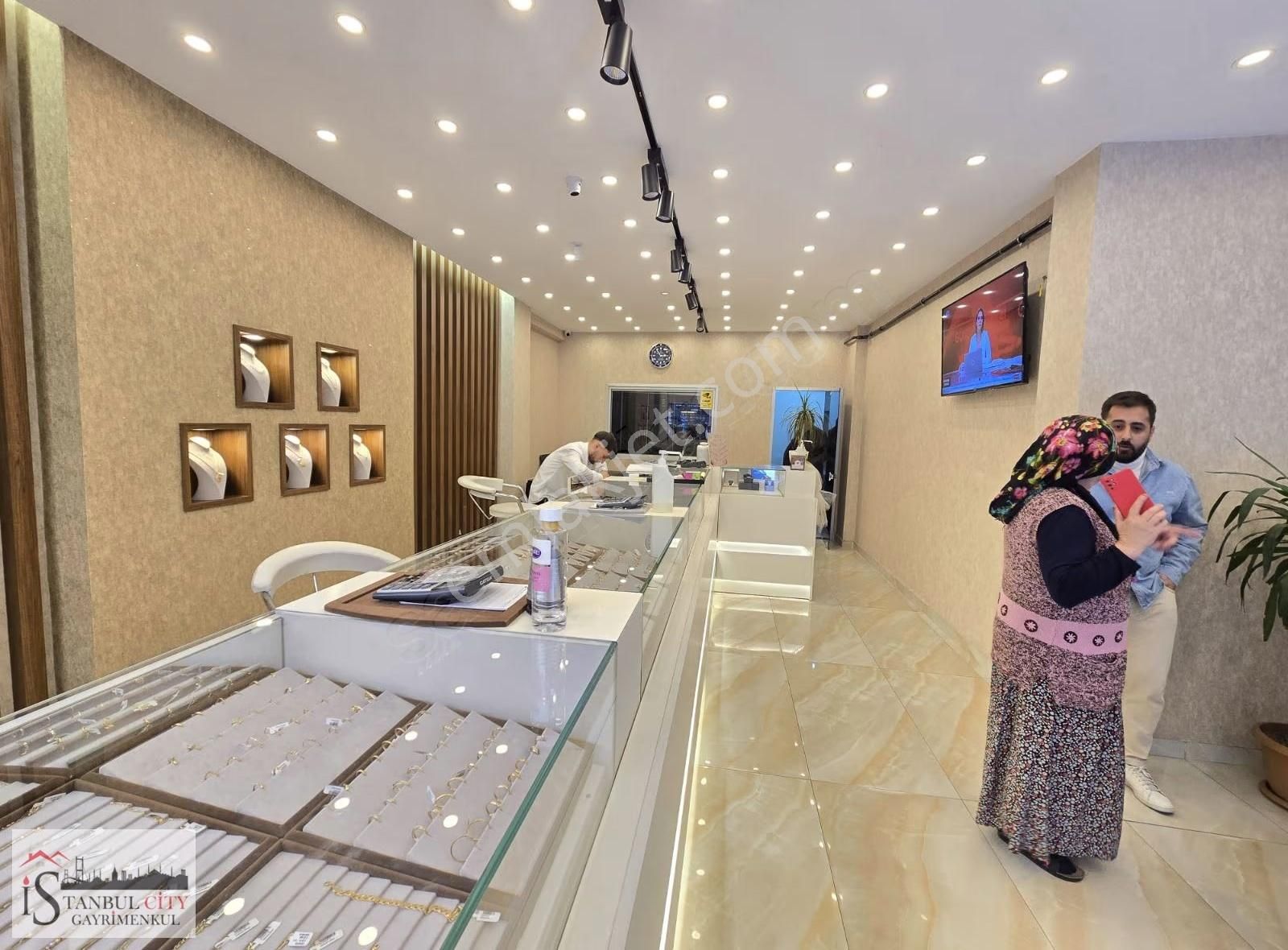 Esenyurtta Caddeüzeri Satılık 2 Katlı 250m2 Dükkan - Görsel 3