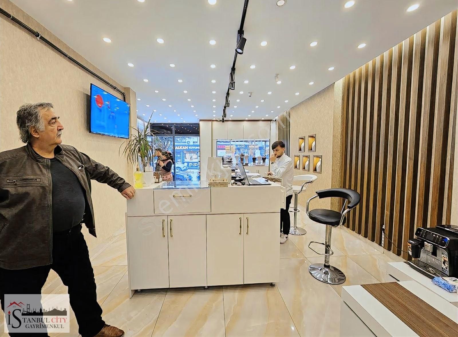 Esenyurtta Caddeüzeri Satılık 2 Katlı 250m2 Dükkan - Görsel 8