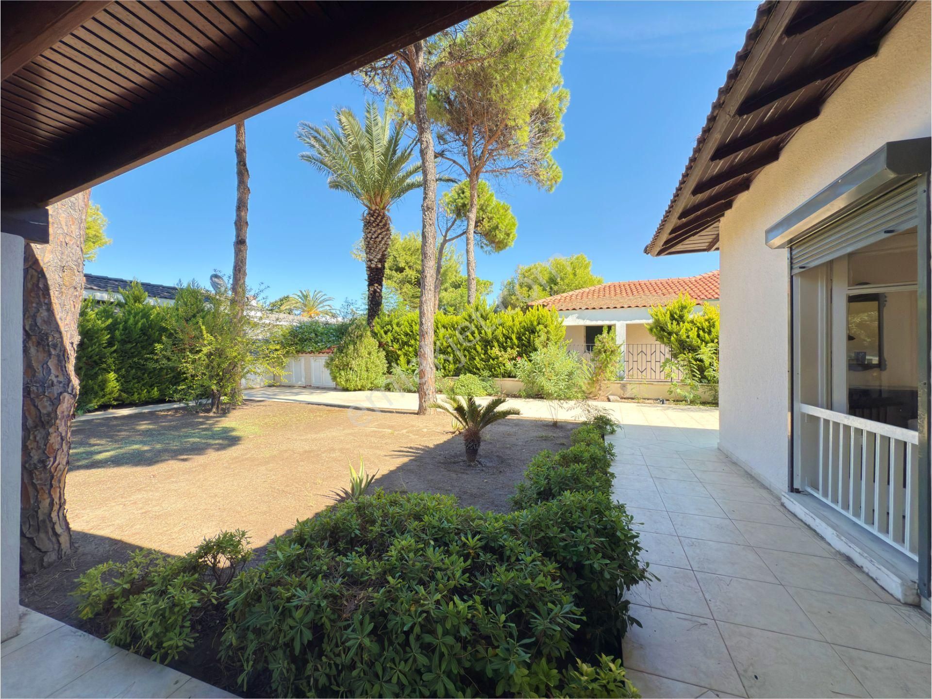 Çeşme Şantiye Pilaj Evlerinde Satılık Villa - Görsel 33