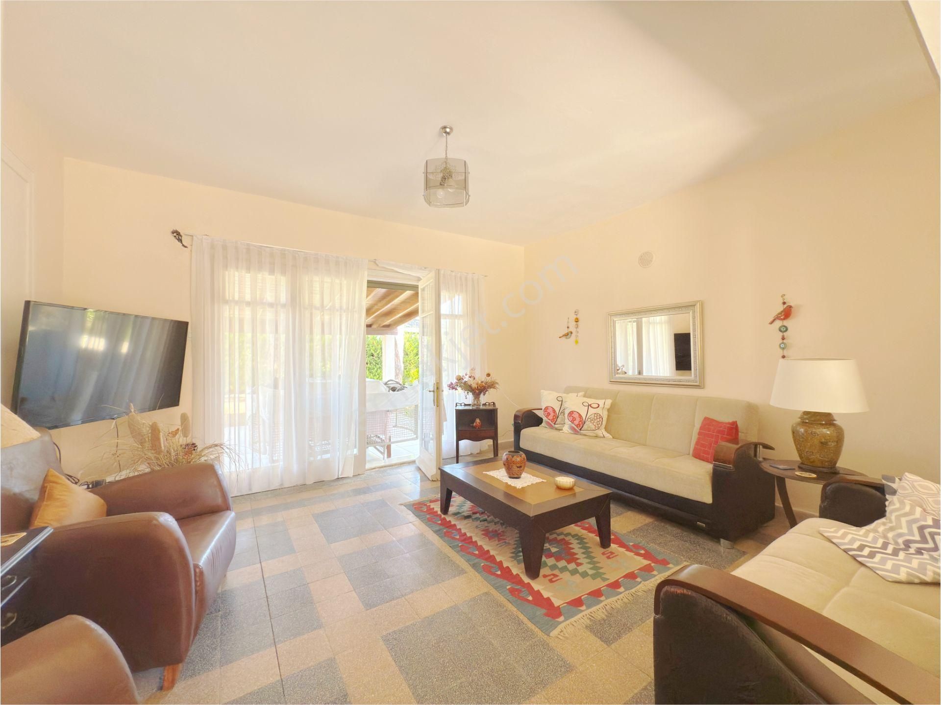 Çeşme Şantiye Pilaj Evlerinde Satılık Villa - Görsel 26