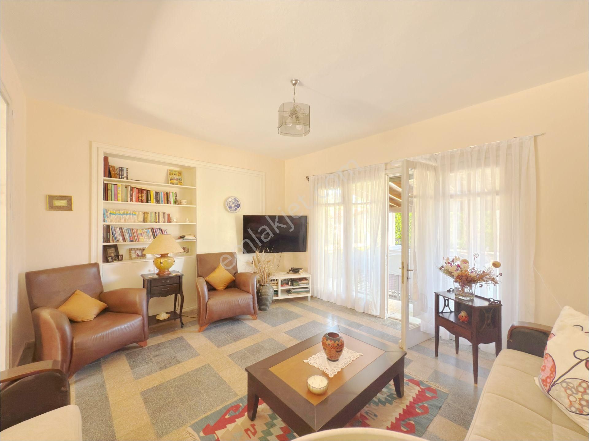 Çeşme Şantiye Pilaj Evlerinde Satılık Villa - Görsel 27