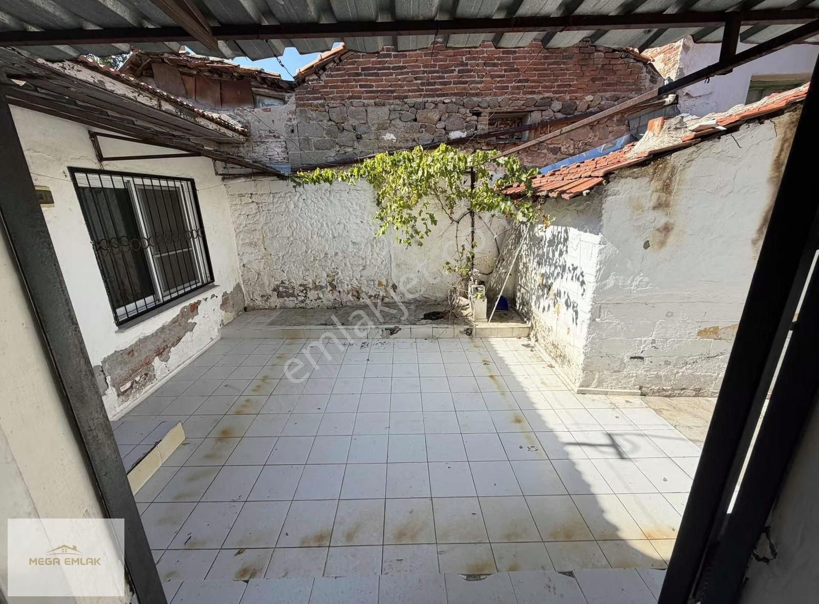 Mega Emlaktan Selçuk Mahallesinde Satılık 2 Katlı Müstakil Ev - Görsel 3