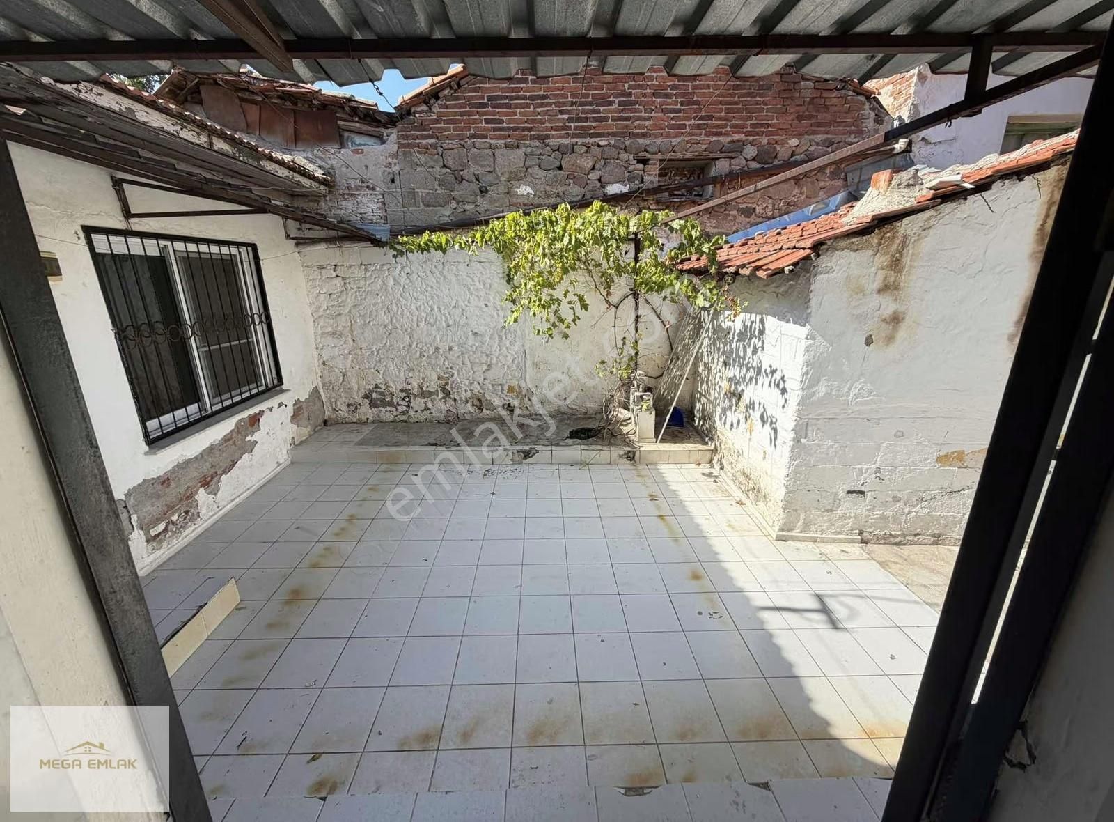 Mega Emlaktan Selçuk Mahallesinde Satılık 2 Katlı Müstakil Ev - Görsel 4